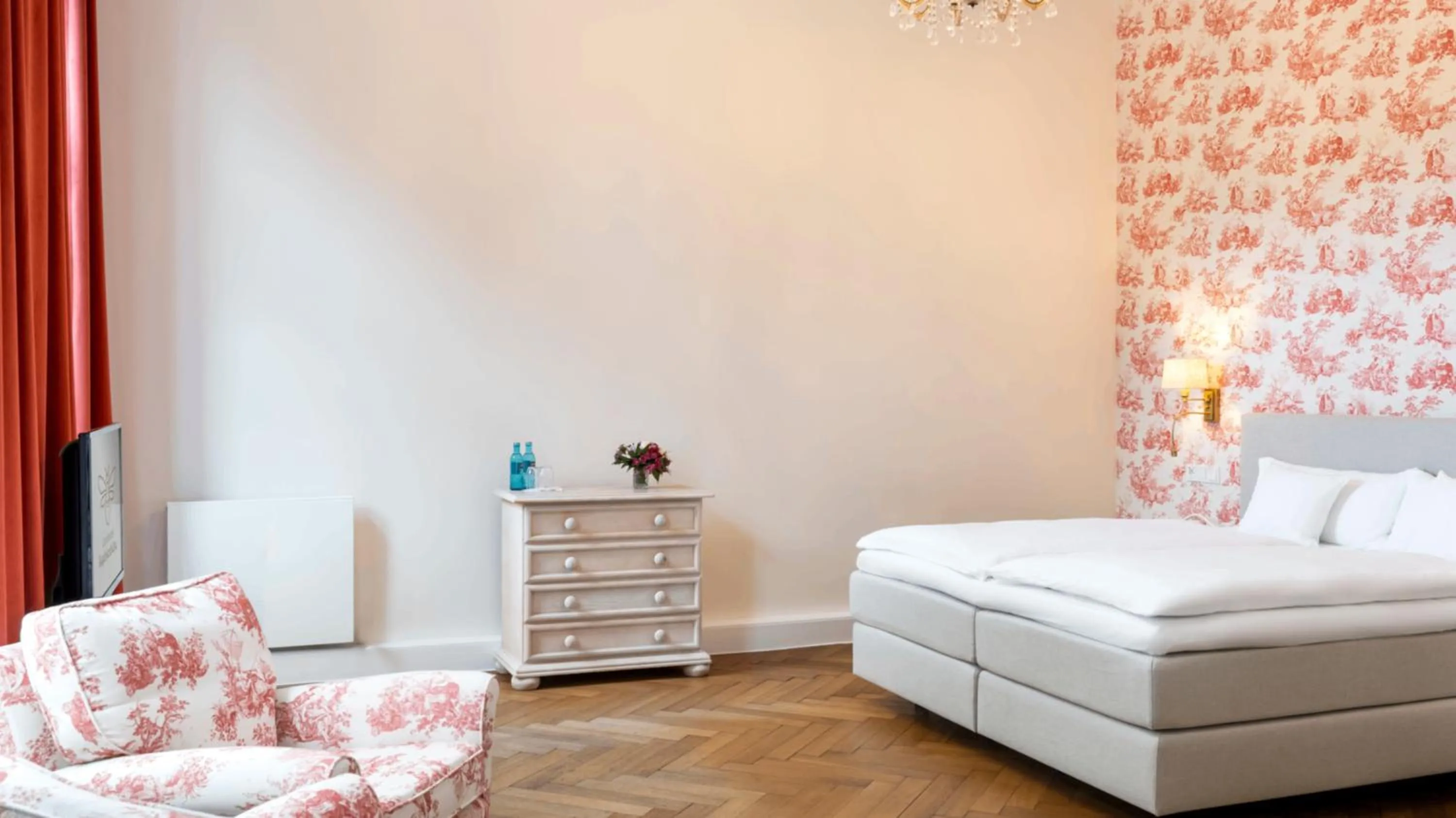 Photo of the whole room, Bed in Landhotel Sophienhöhe