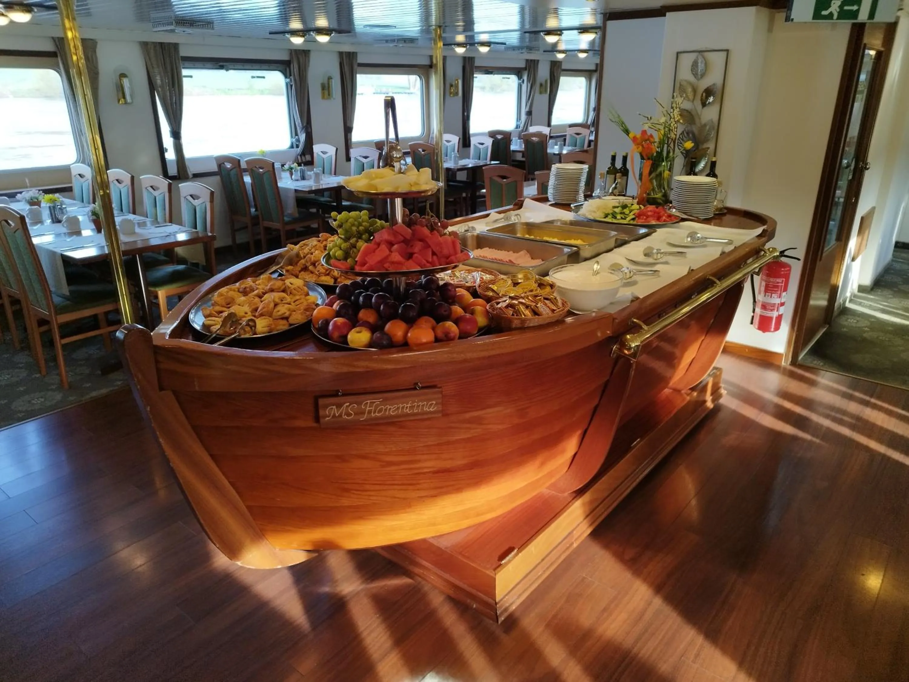 Breakfast in Florentina boat