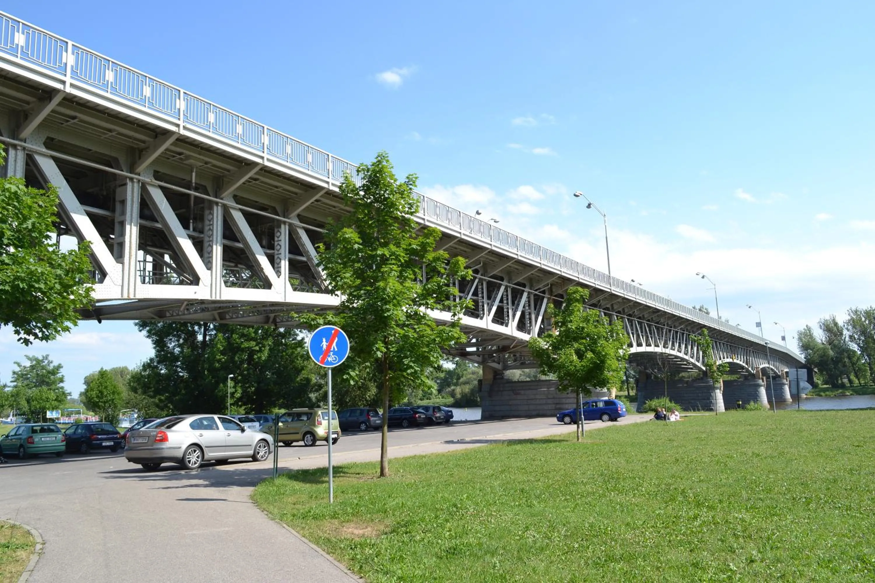 Parking in Florentina boat