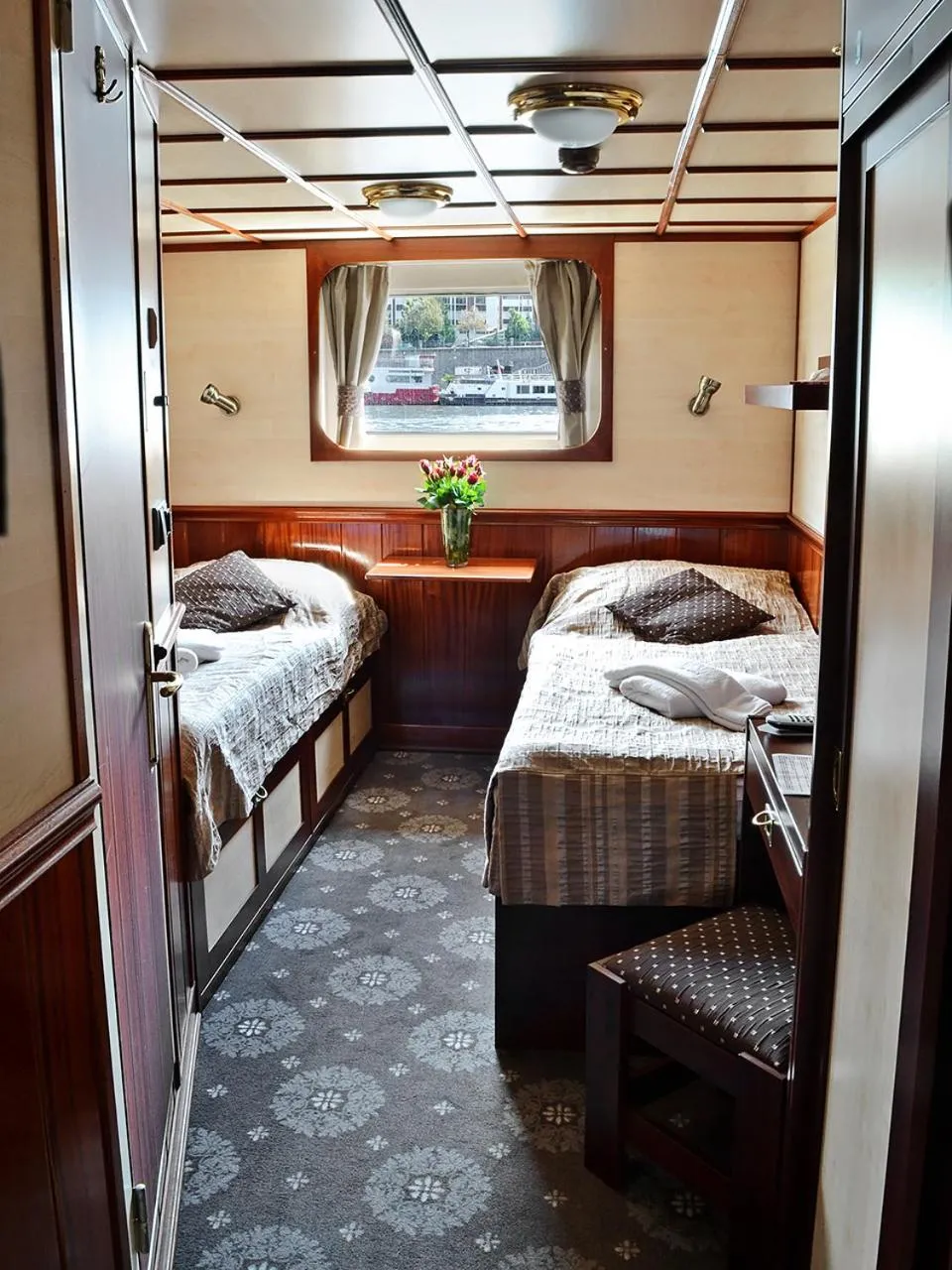 Photo of the whole room in Florentina boat