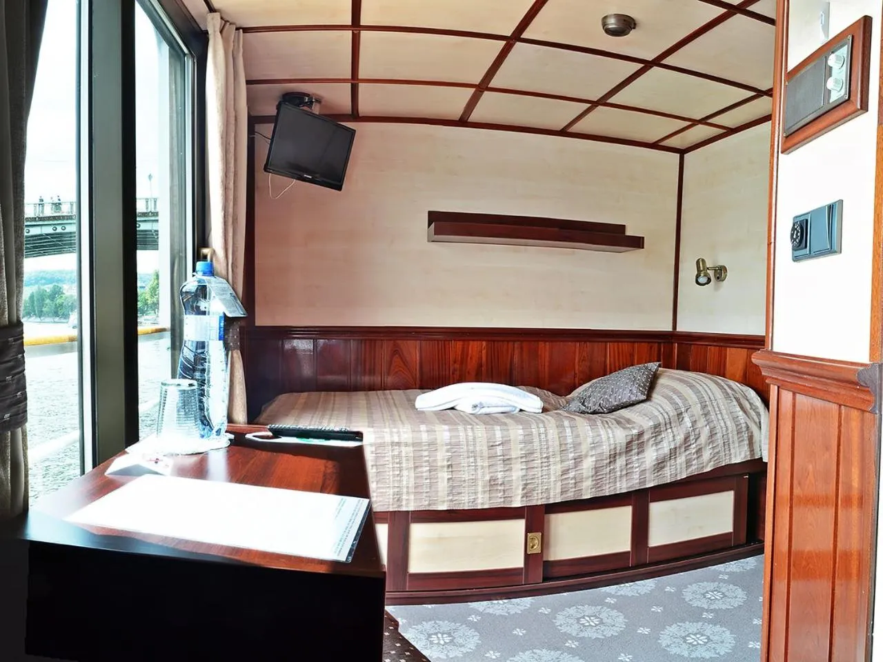 Photo of the whole room in Florentina boat