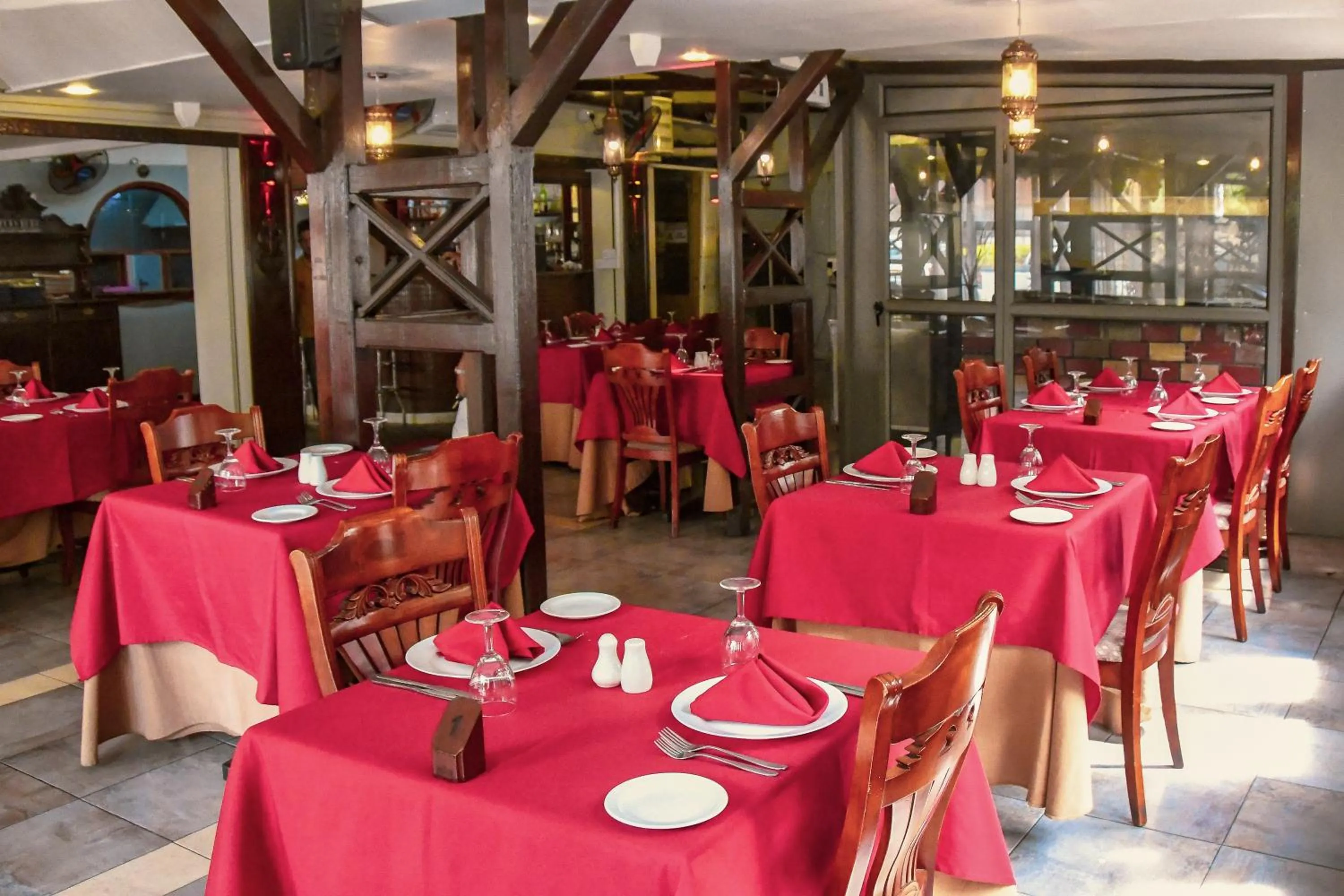 Restaurant/places to eat in Oceanic Villa