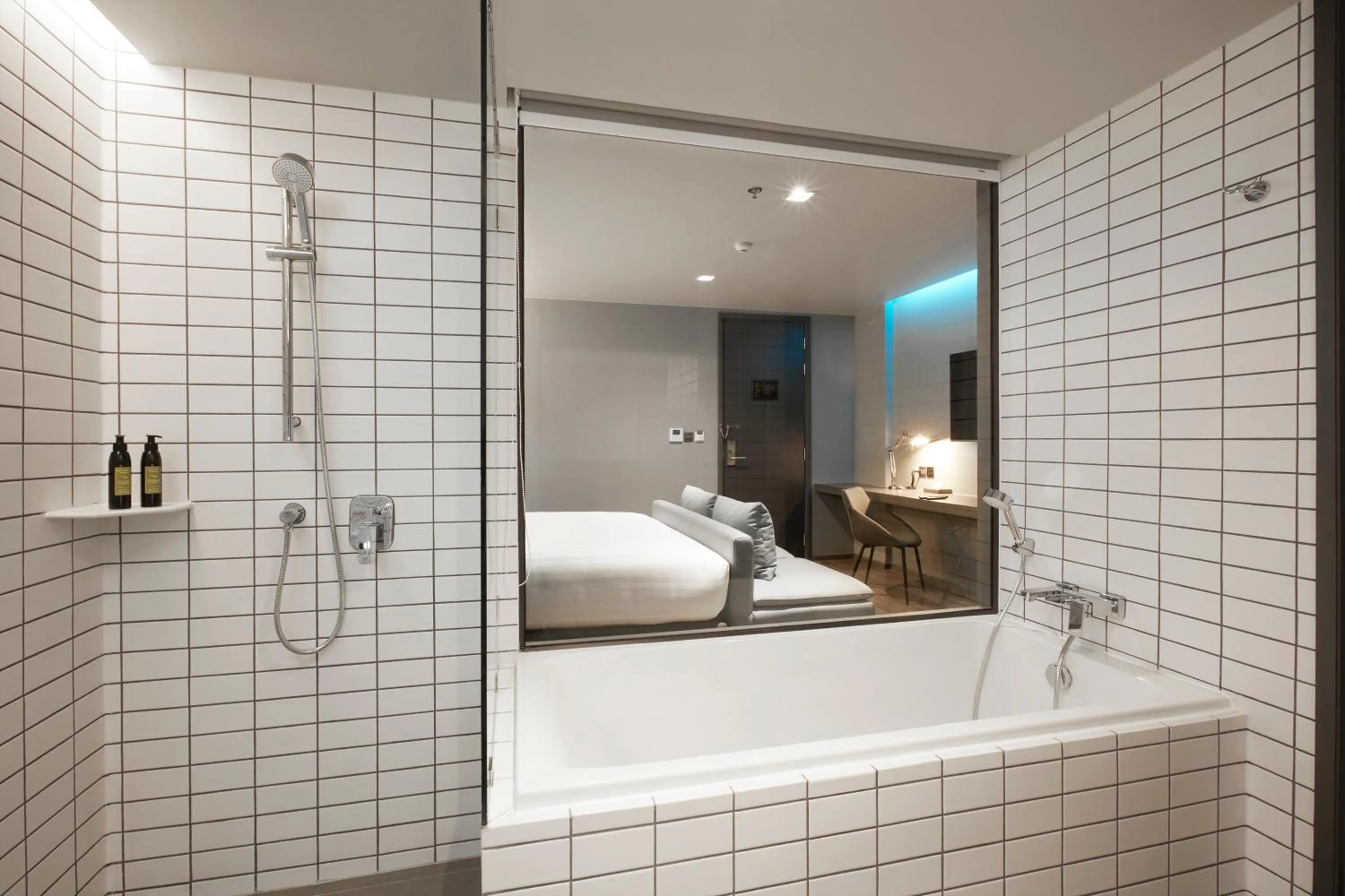 Shower in The Quarter Silom by UHG