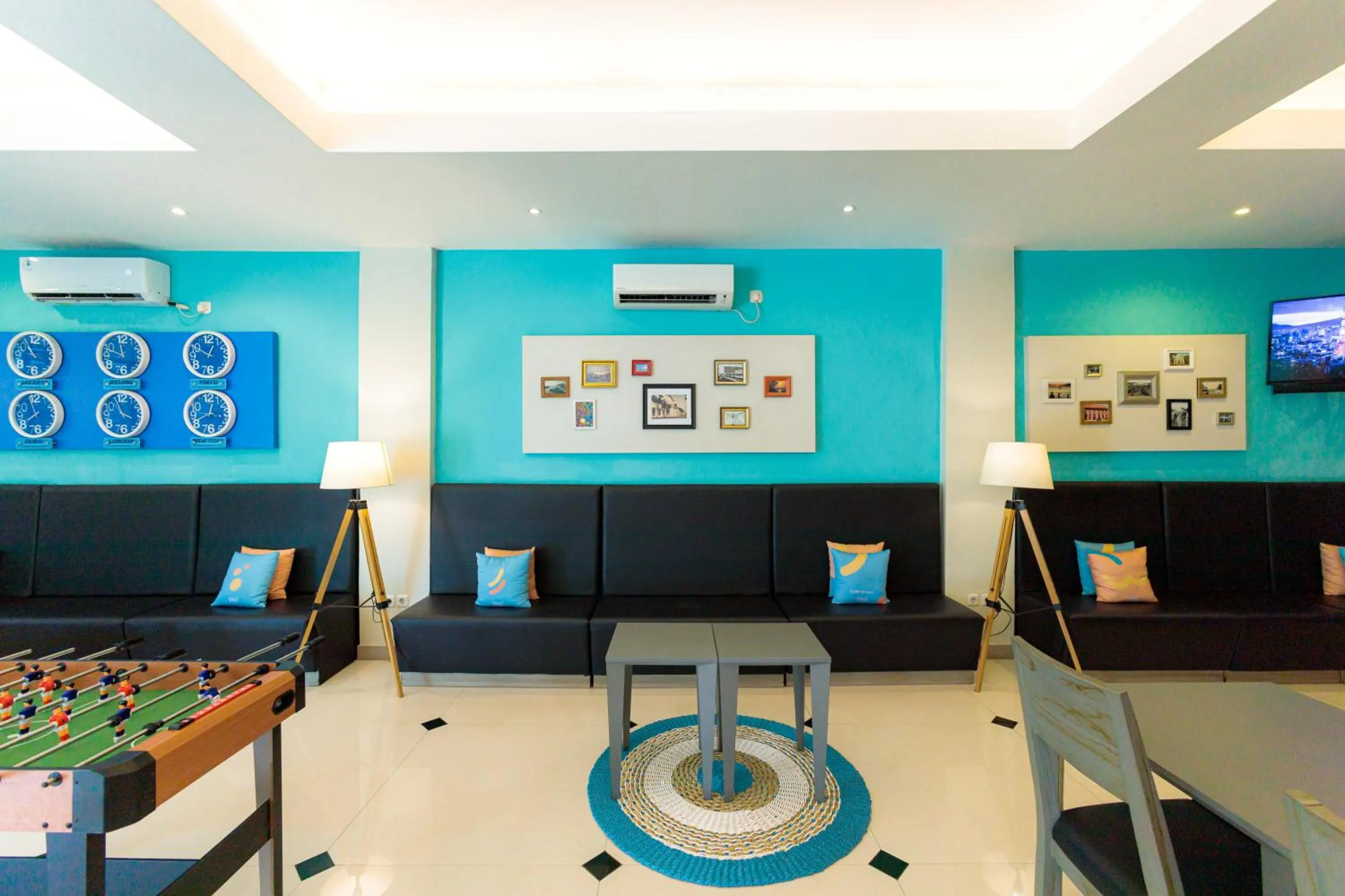 Seating area in Sans Hotel Liv Ancol by RedDoorz