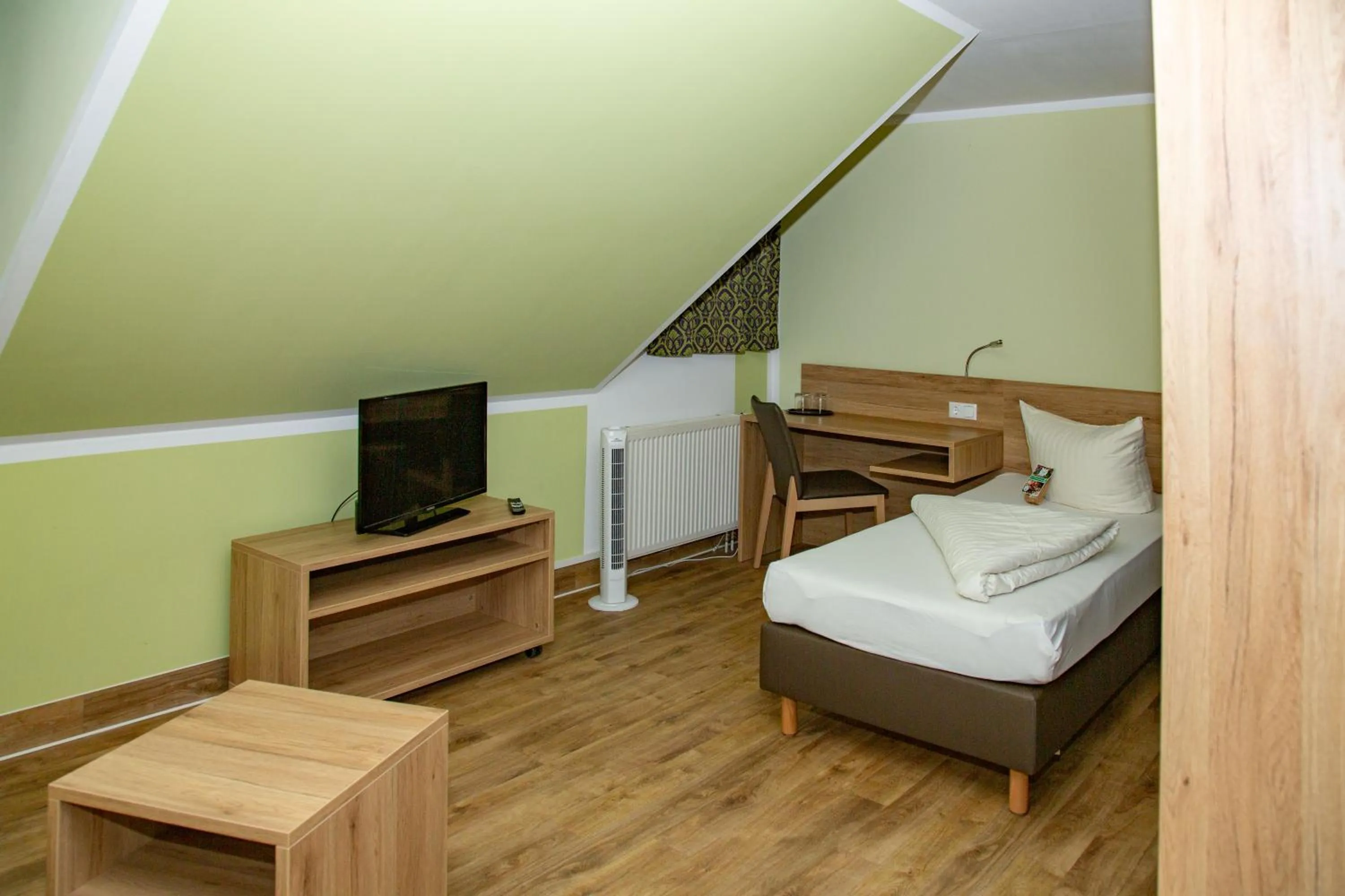Bedroom, Bed in Hotel Zum Stern Spreewald