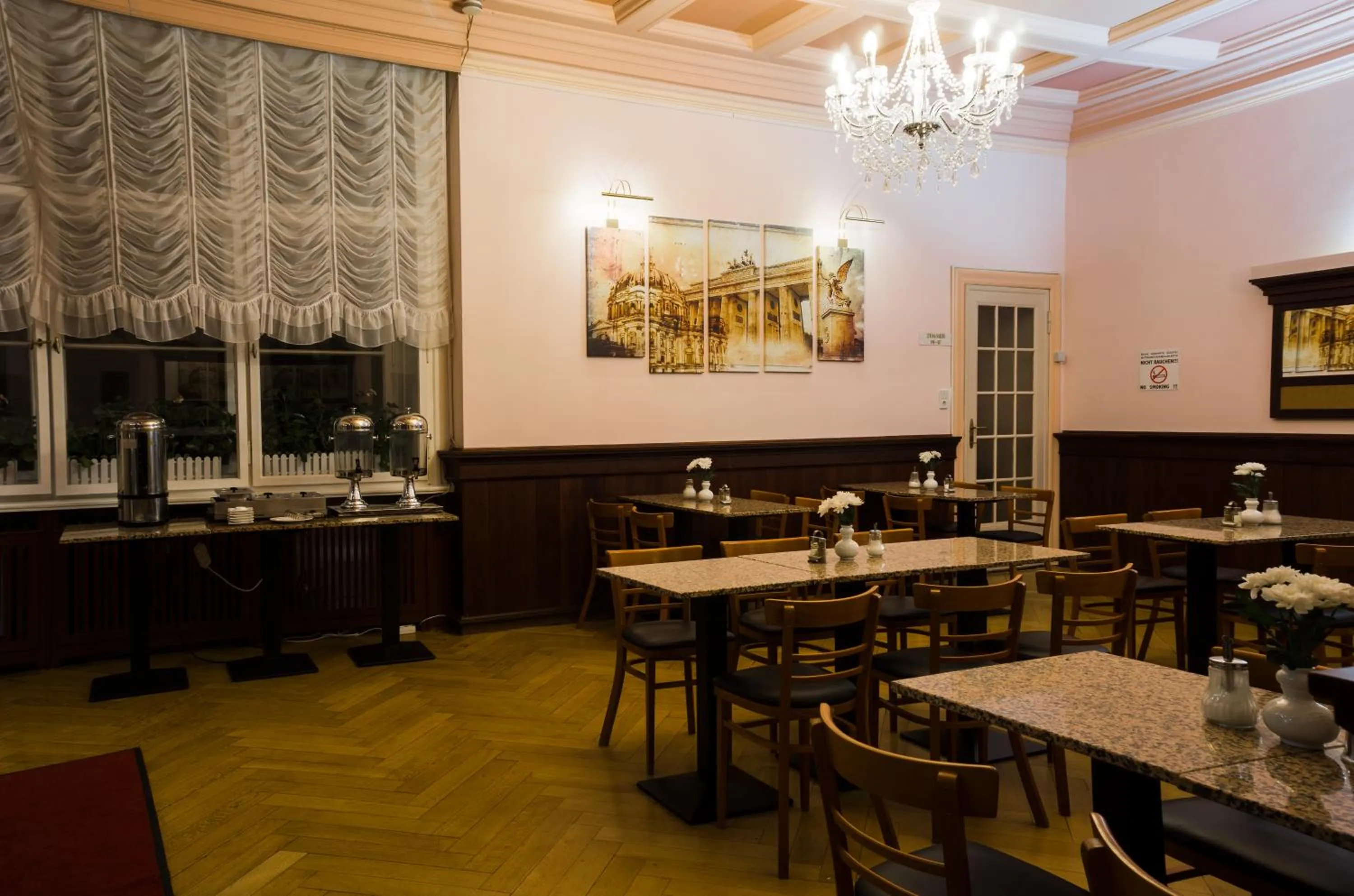 Restaurant/places to eat in Hotel Aster an der Messe