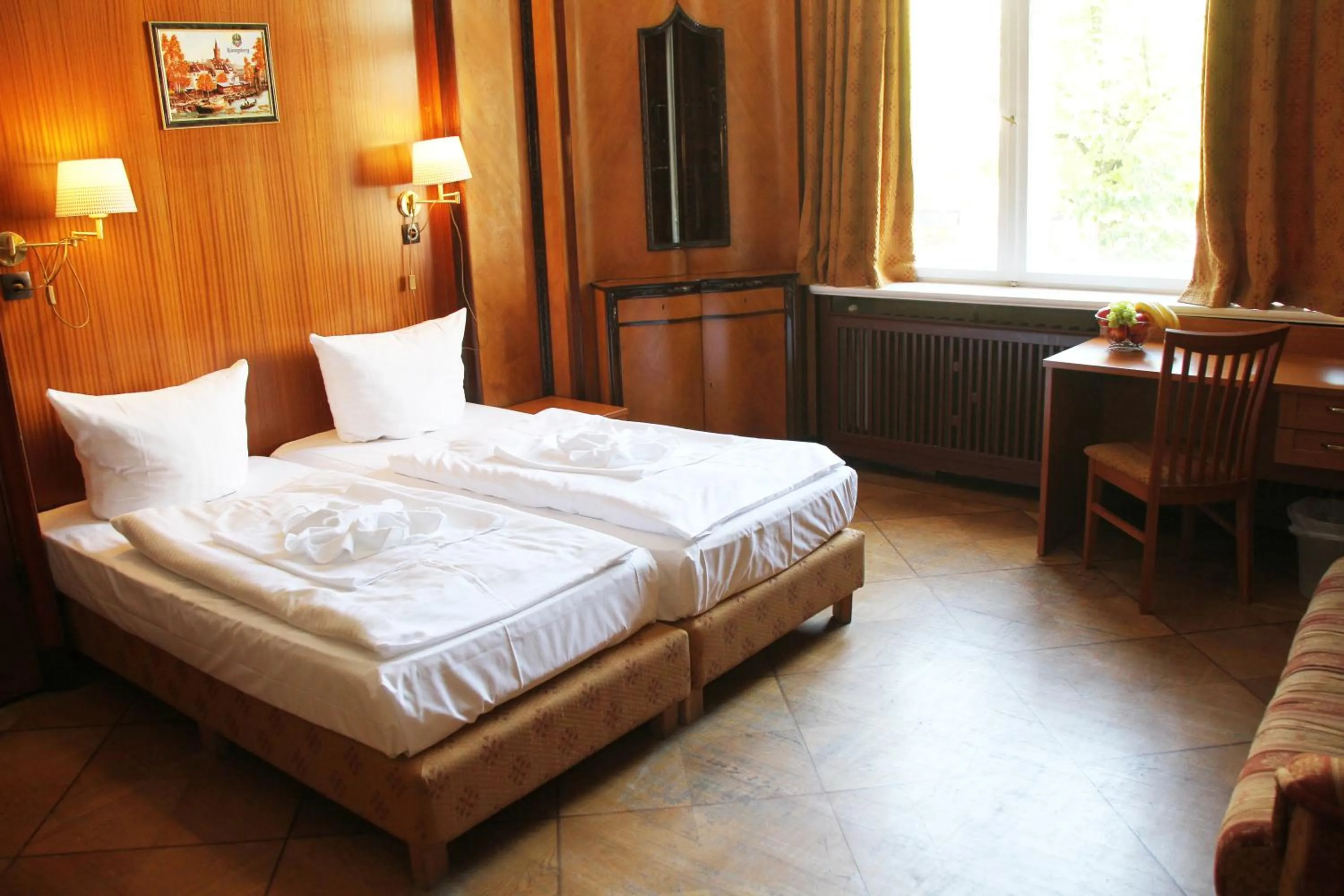 Photo of the whole room, Bed in Hotel Aster an der Messe