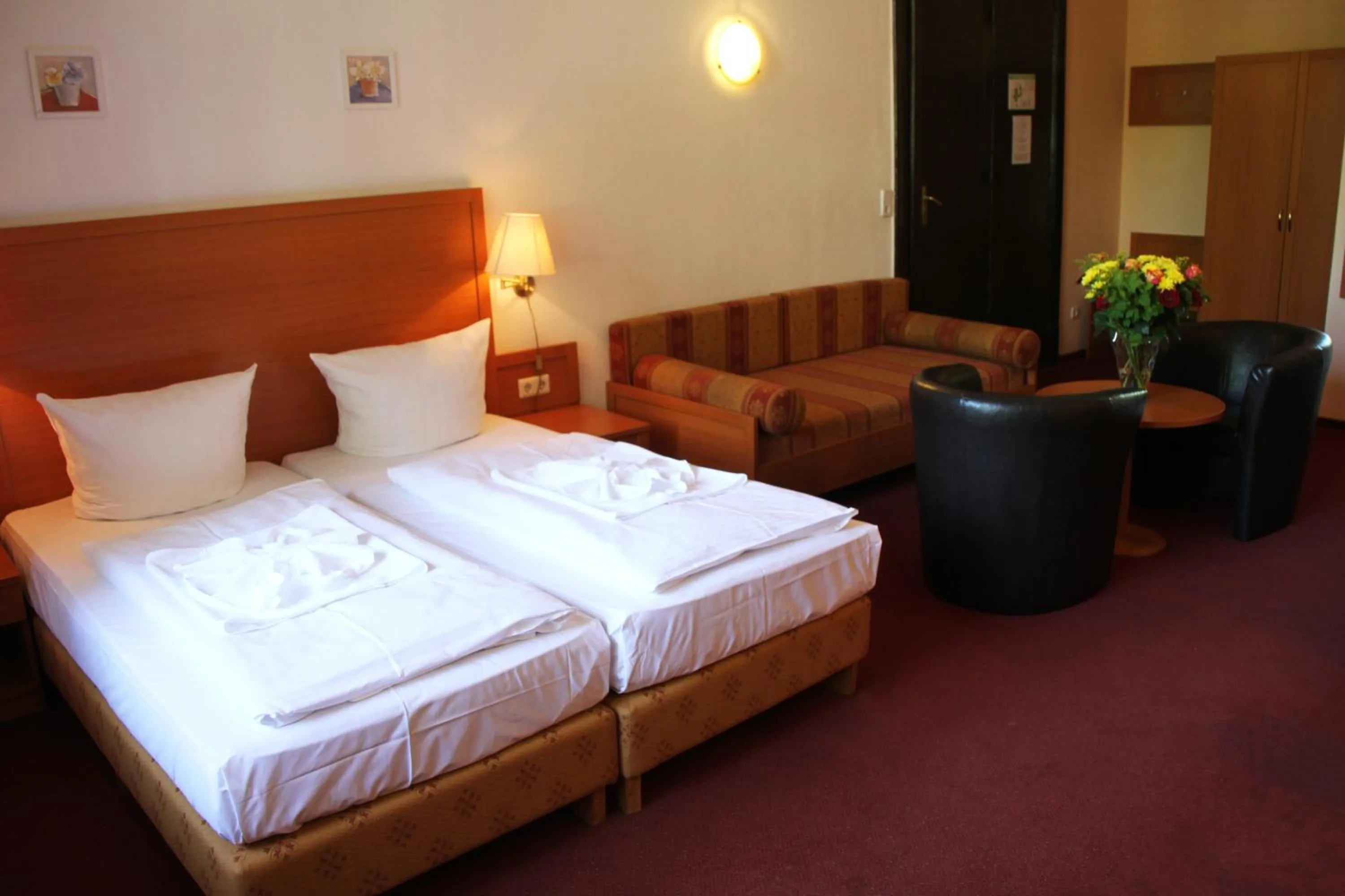 Photo of the whole room, Bed in Hotel Aster an der Messe