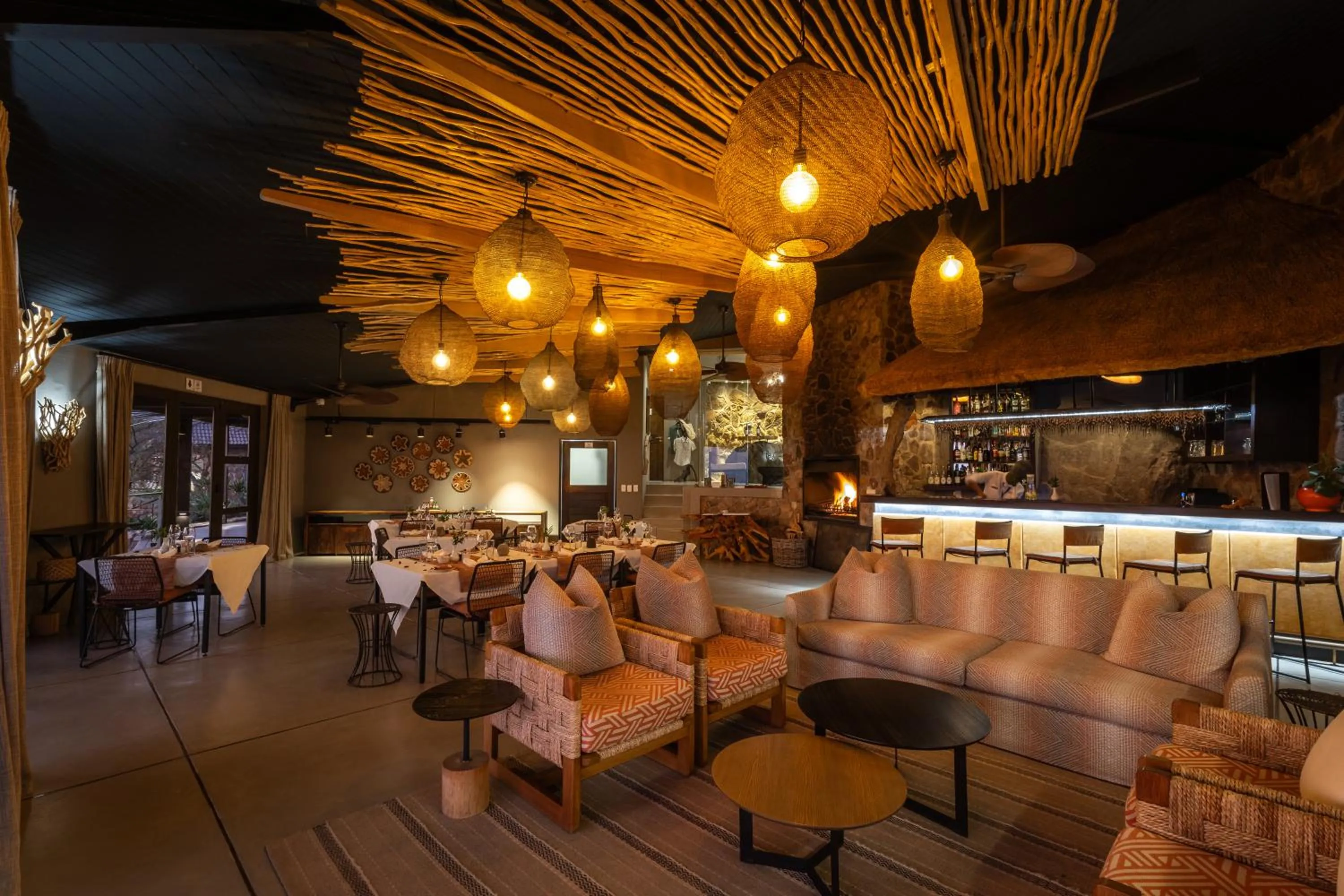 Lounge or bar in Zulu Rock Lodge - Babanango Game Reserve