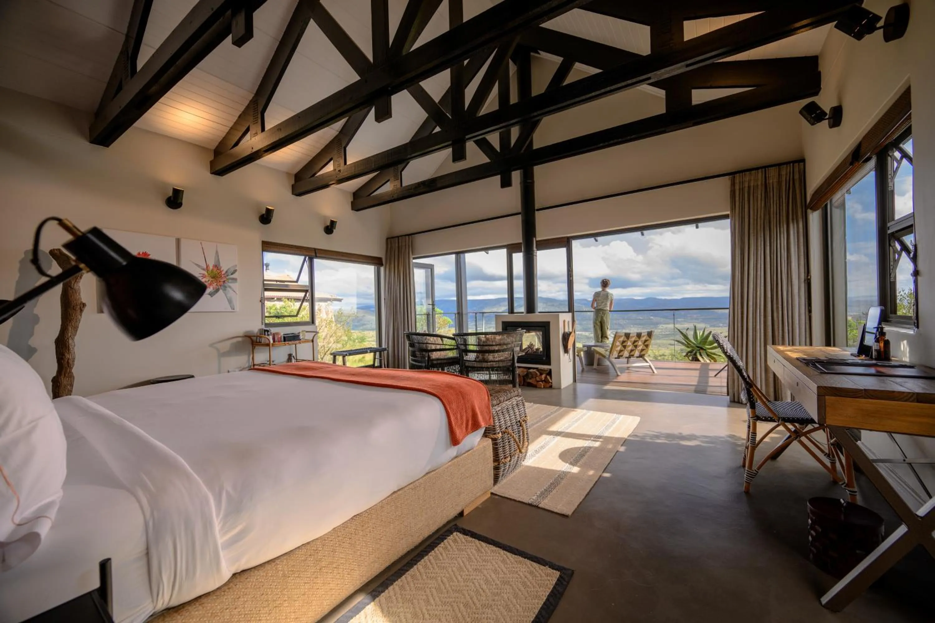 Photo of the whole room, Bed in Zulu Rock Lodge - Babanango Game Reserve