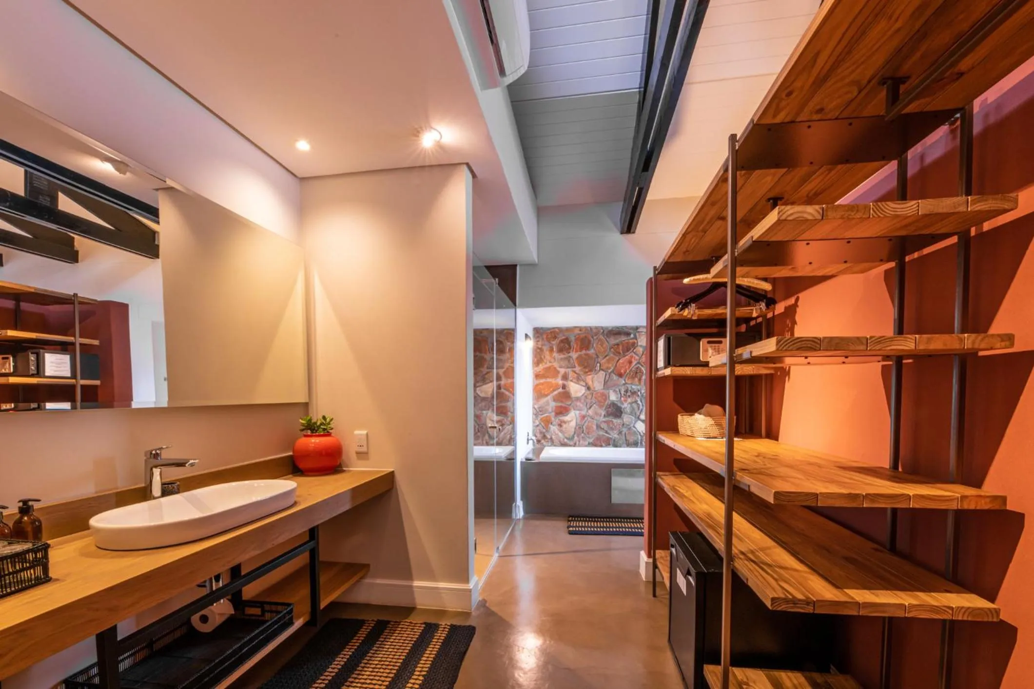 Bathroom in Zulu Rock Lodge - Babanango Game Reserve