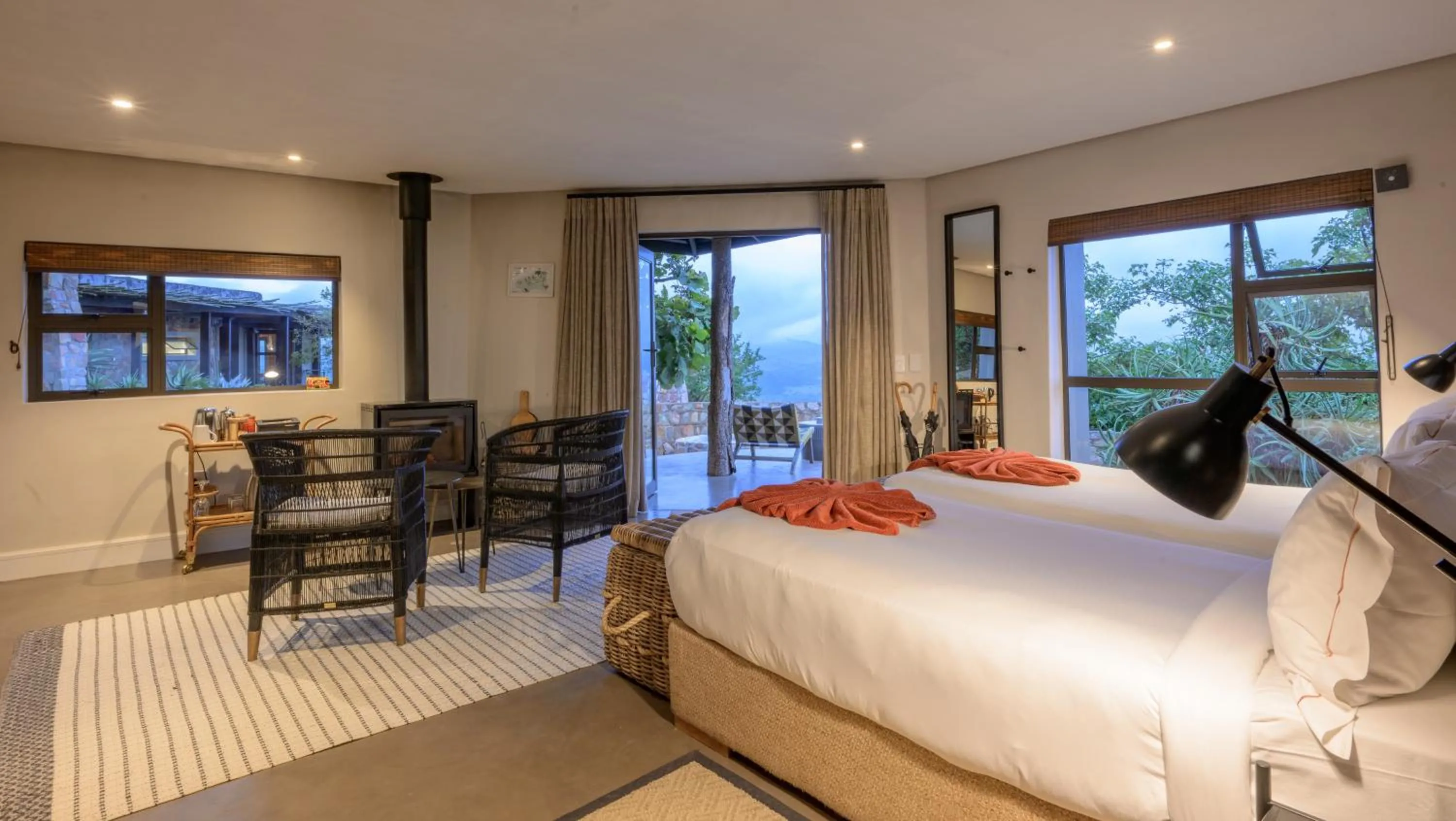 Bedroom, Bed in Zulu Rock Lodge - Babanango Game Reserve