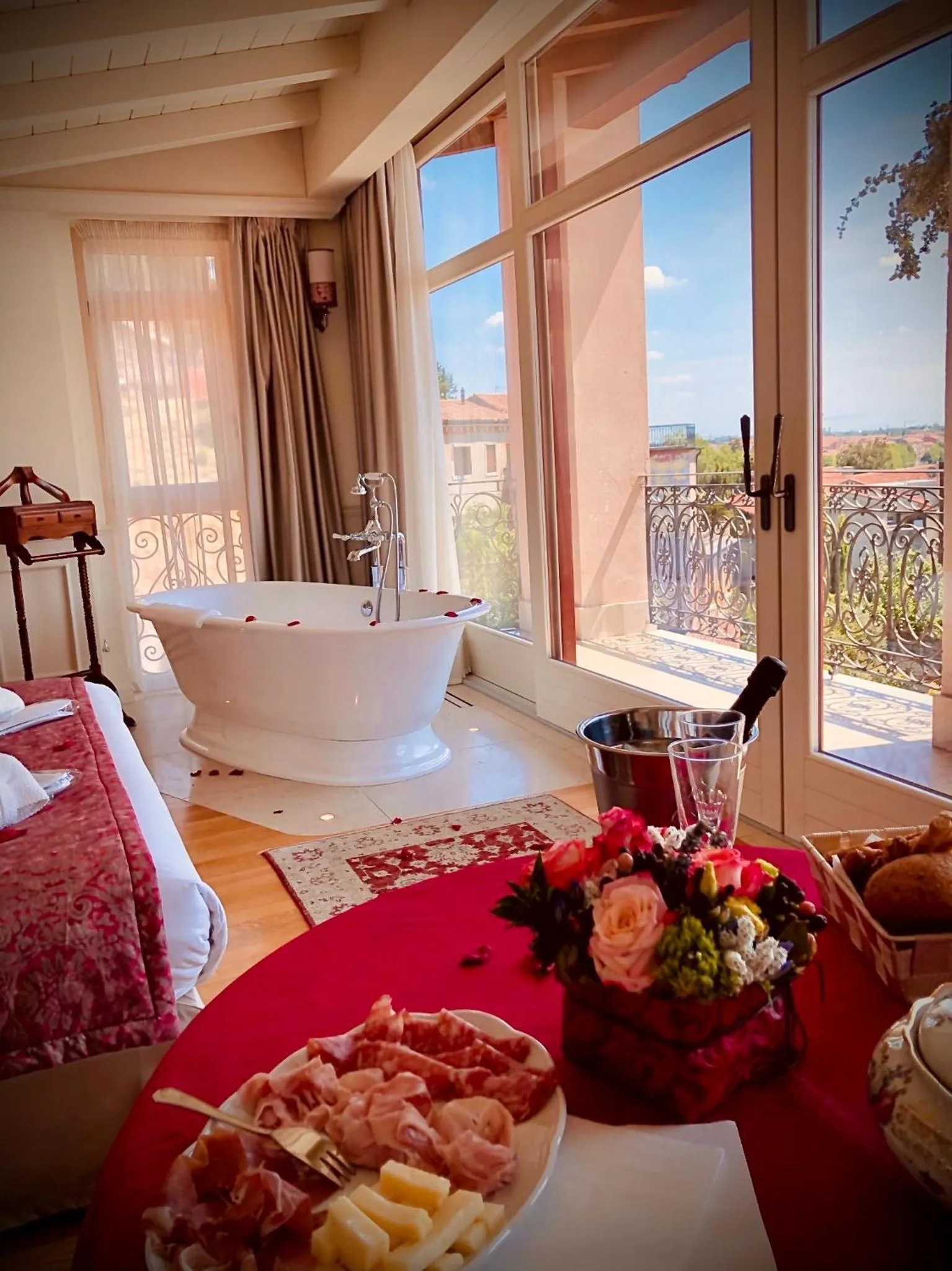 Photo of the whole room in Relais Colle San Pietro