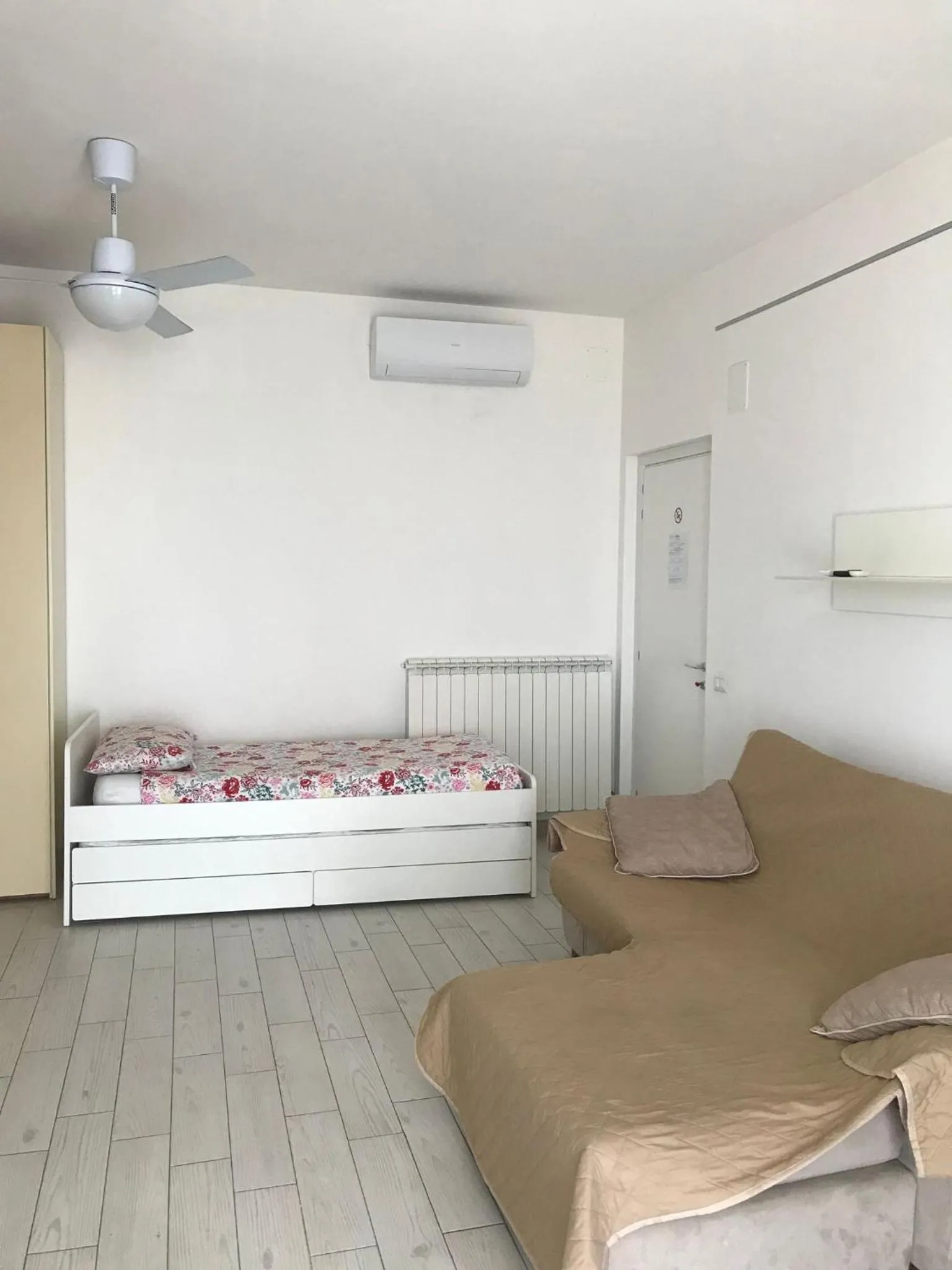 Photo of the whole room, Bed in fronteMare Faleria