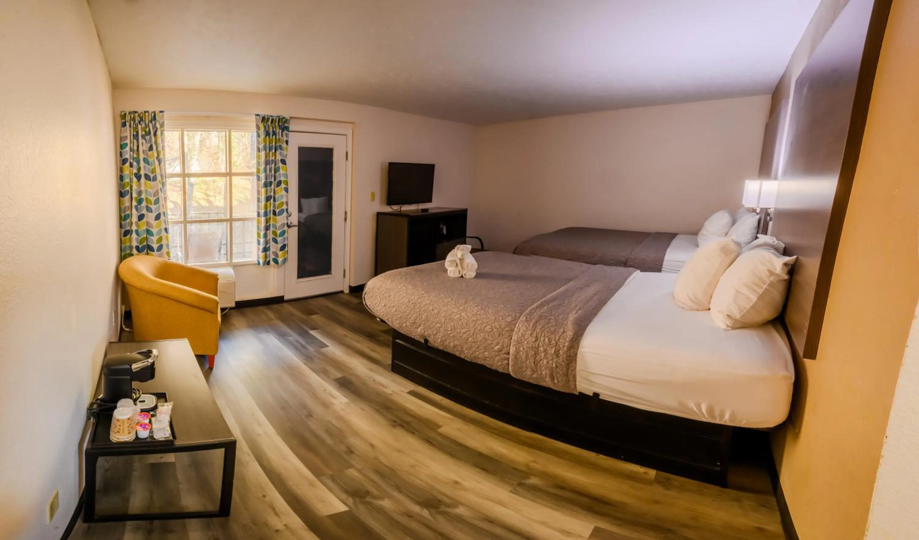 Bed in Bear Creek Inn Gatlinburg, TN