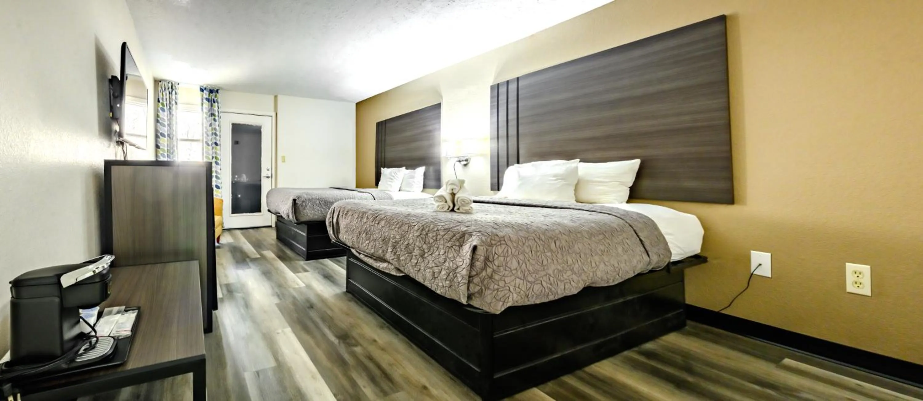 Bed in Bear Creek Inn Gatlinburg, TN