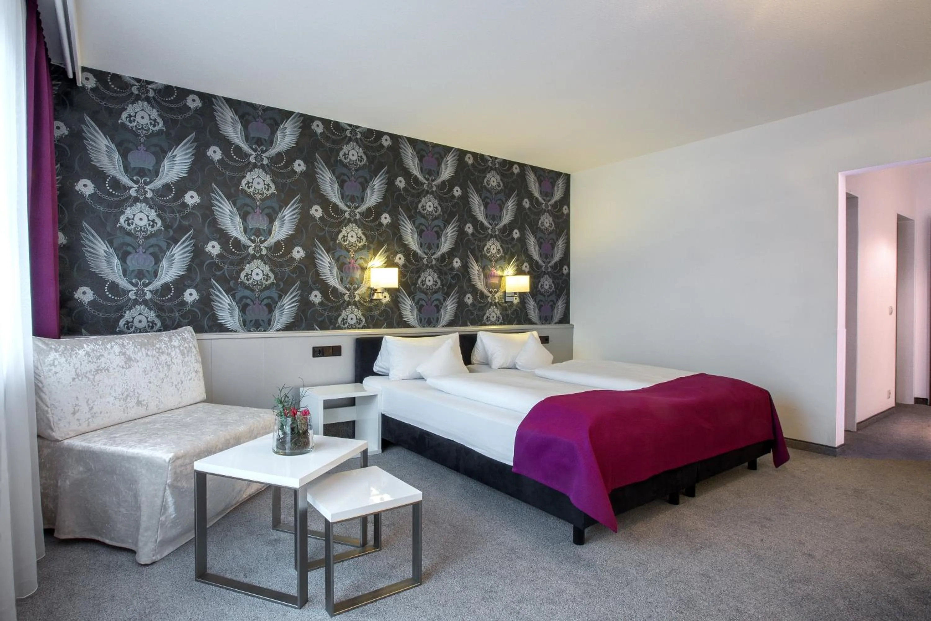 Photo of the whole room, Bed in Hotel Hellers Twenty Four II -24h-Check-In-