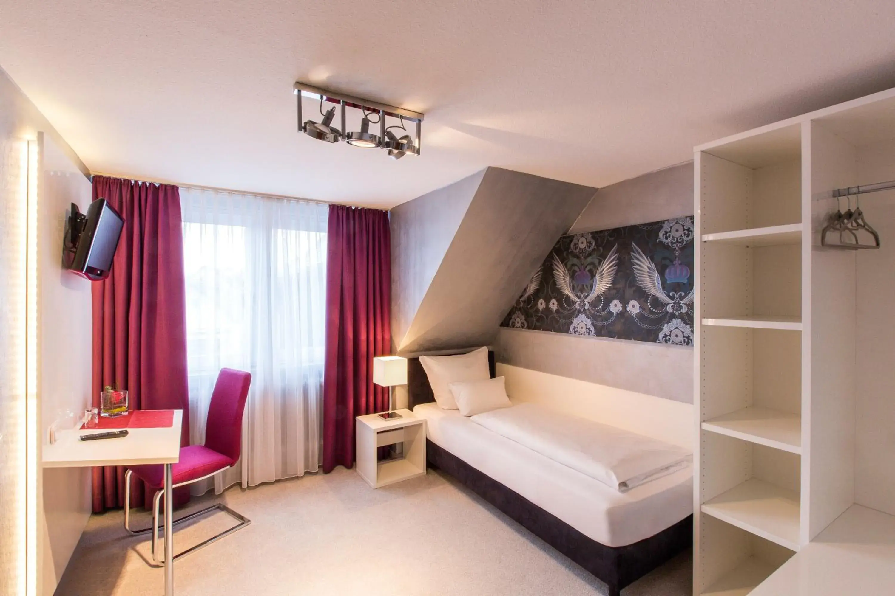 Delux Single Room in Hotel Hellers Twenty Four II -24h-Check-In- Delux Single Room in Hotel Hellers Twenty Four II -24h-Check-In-
