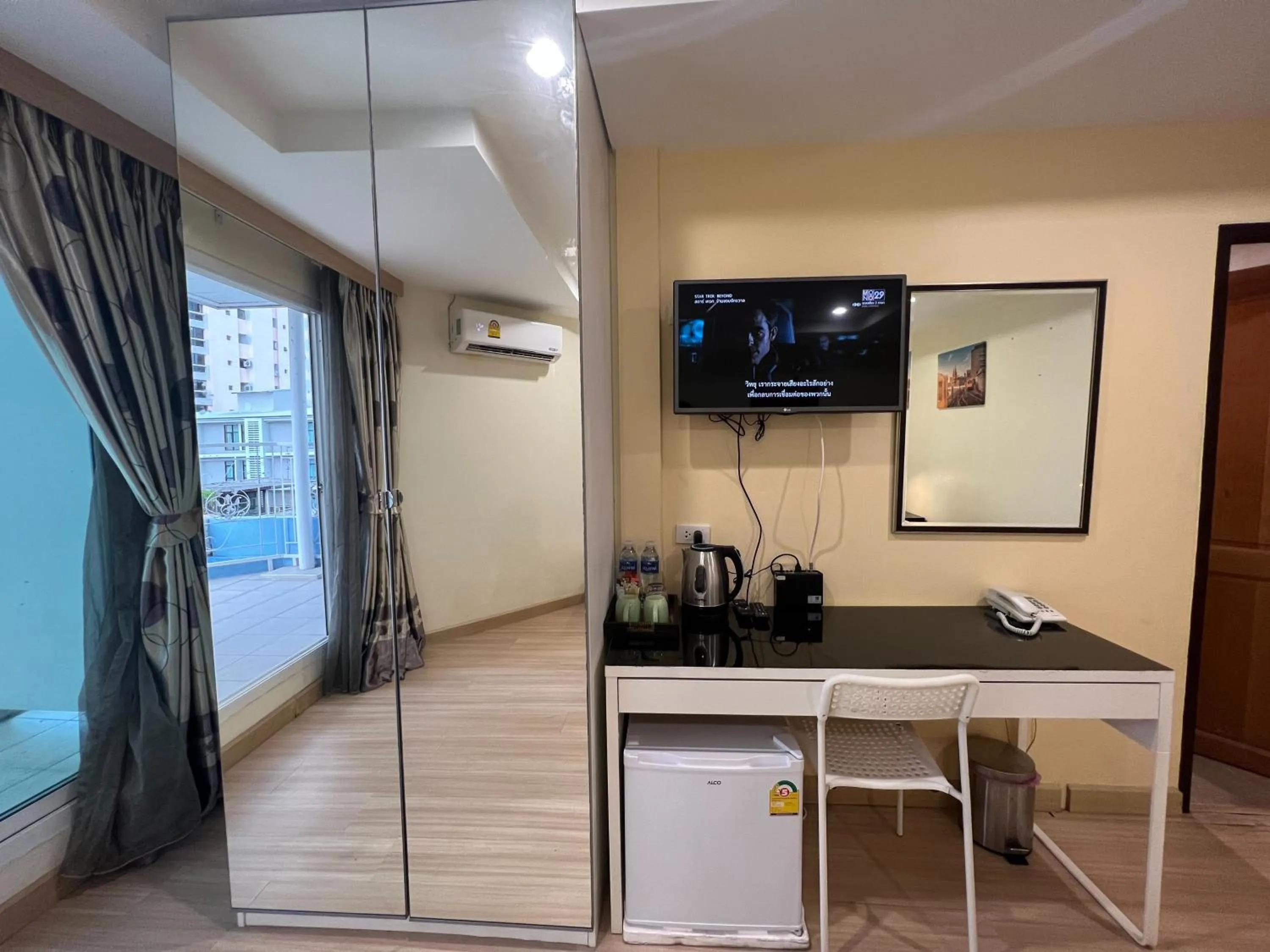 TV and multimedia in V Check inn Sukhumvit 22