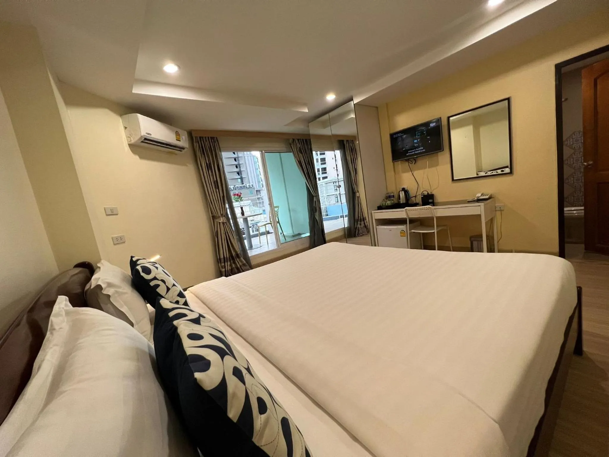 Bed in V Check inn Sukhumvit 22