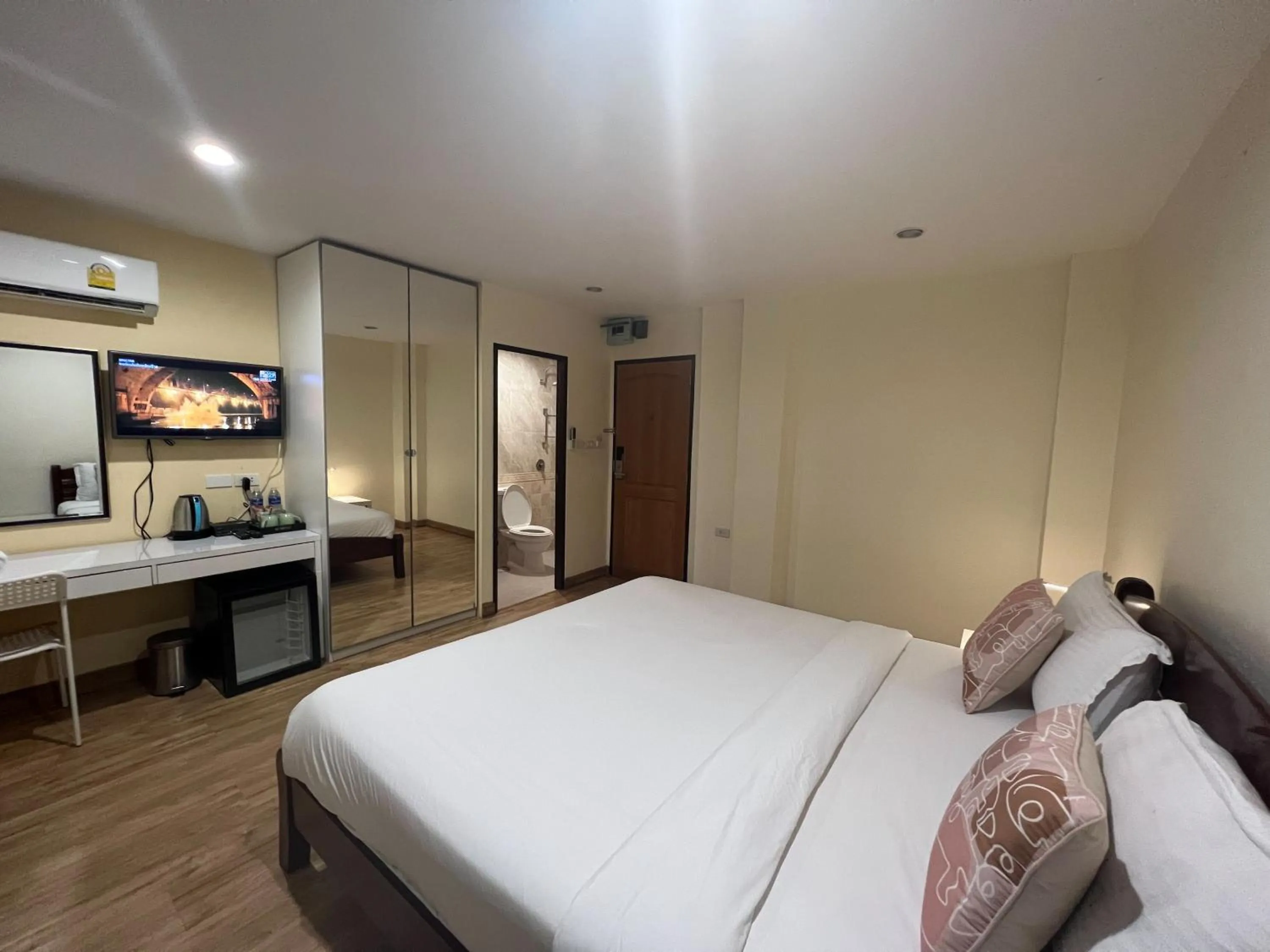 Bedroom, Bed in V Check inn Sukhumvit 22