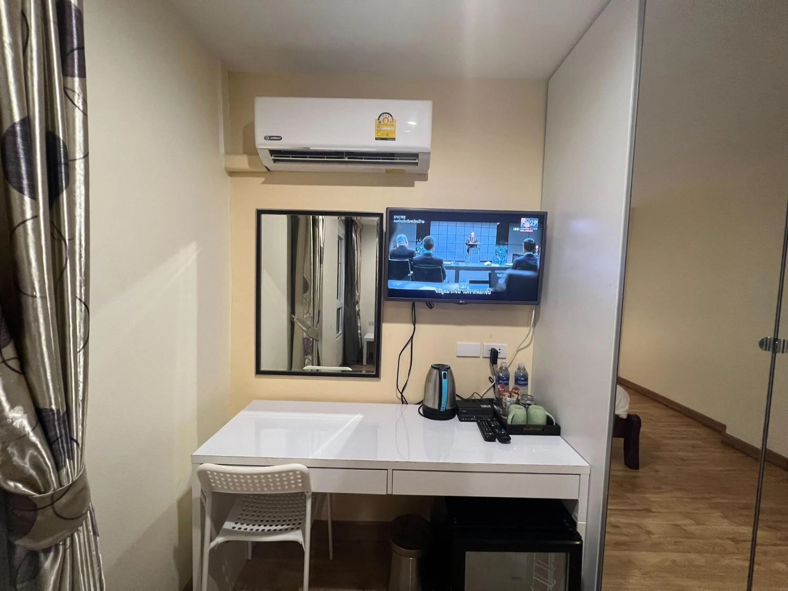 TV and multimedia in V Check inn Sukhumvit 22