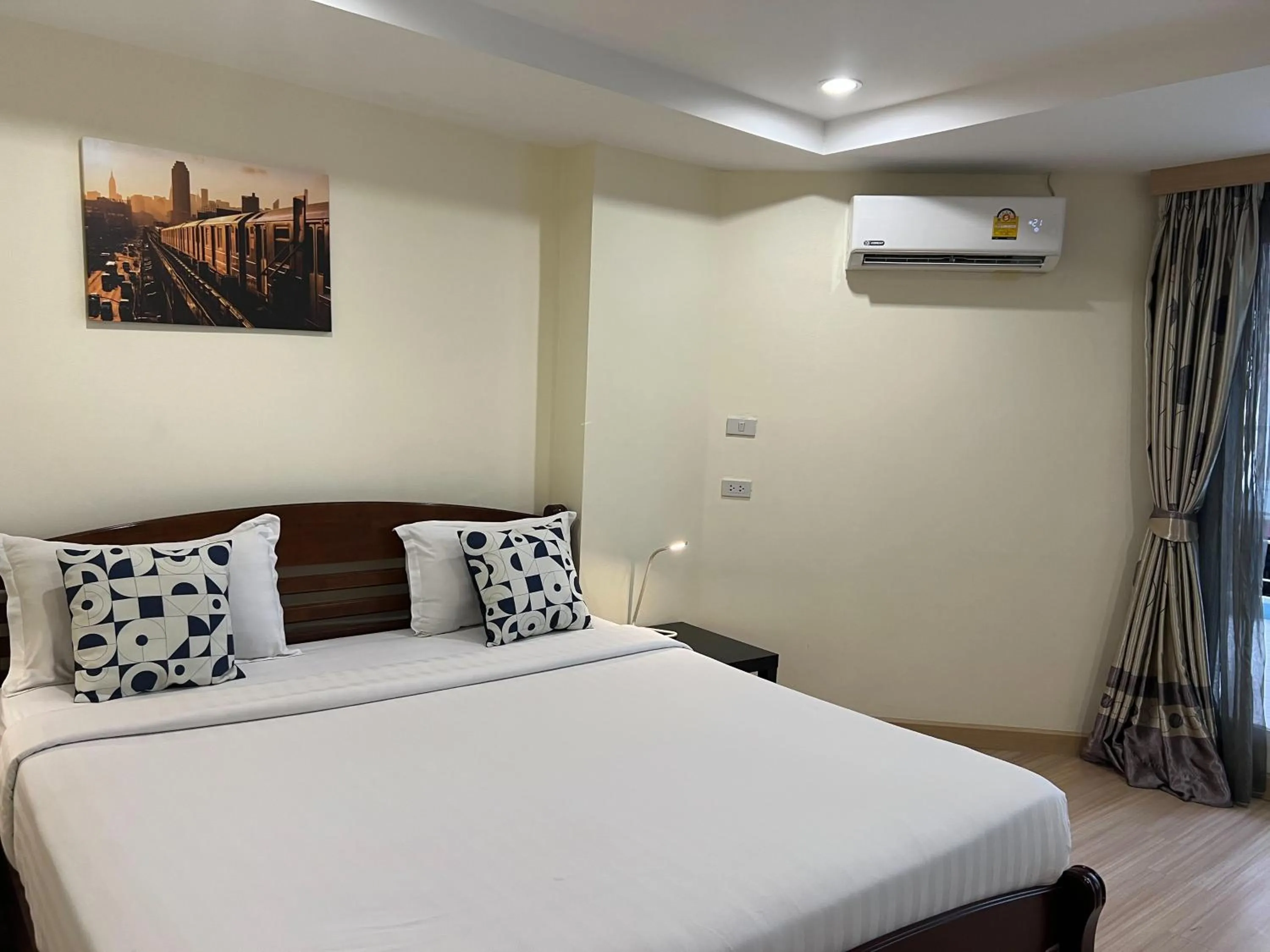 Bed in V Check inn Sukhumvit 22
