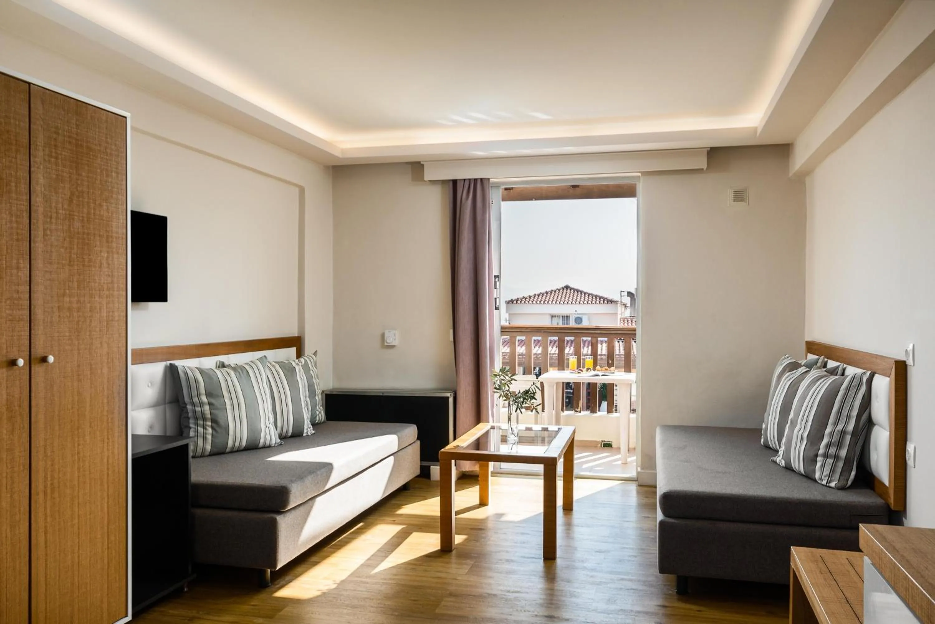 Photo of the whole room, Bed in Akron Seascape Resort