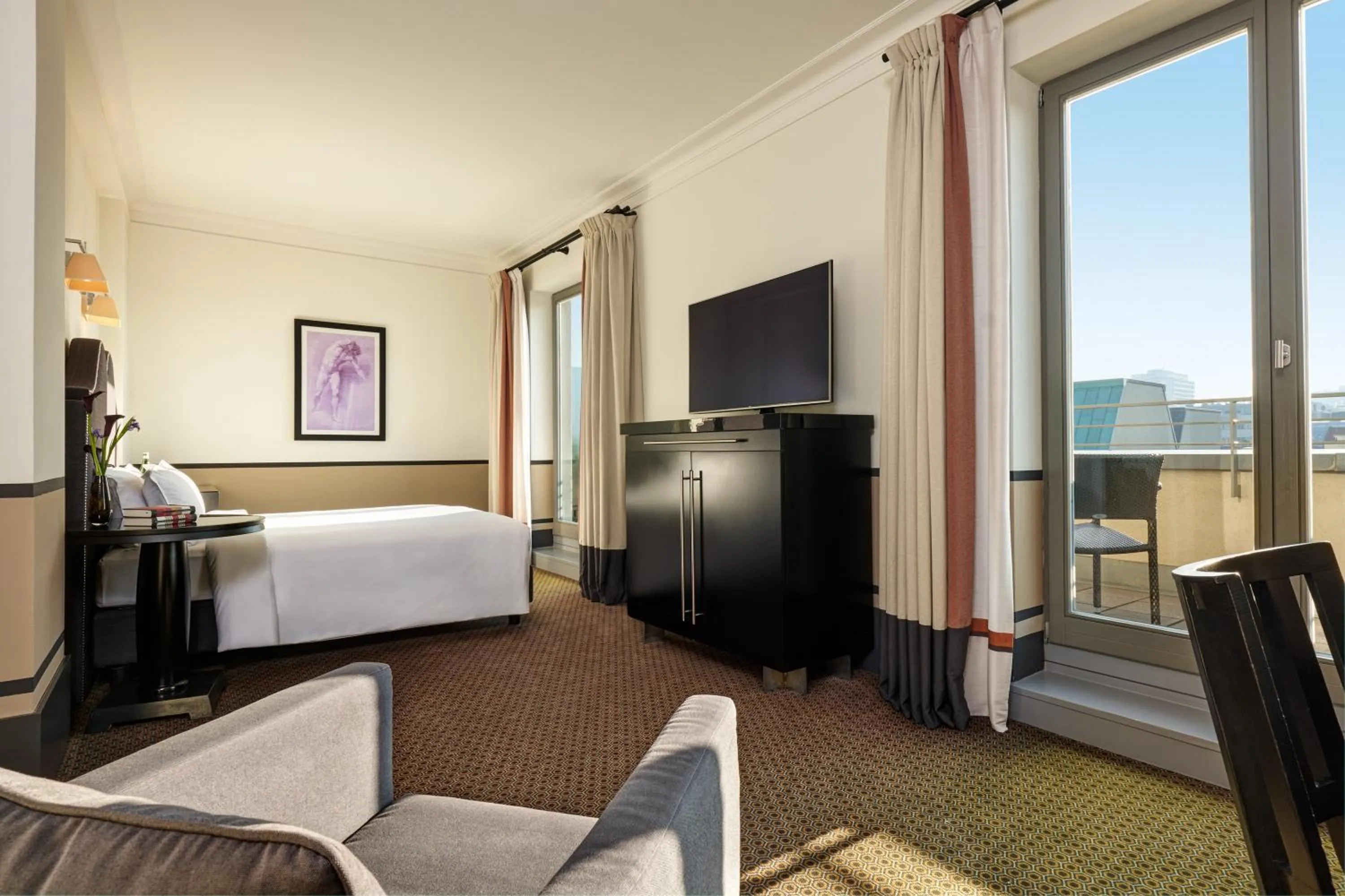 Balcony/Terrace, Bed in Hotel De Rome Berlin