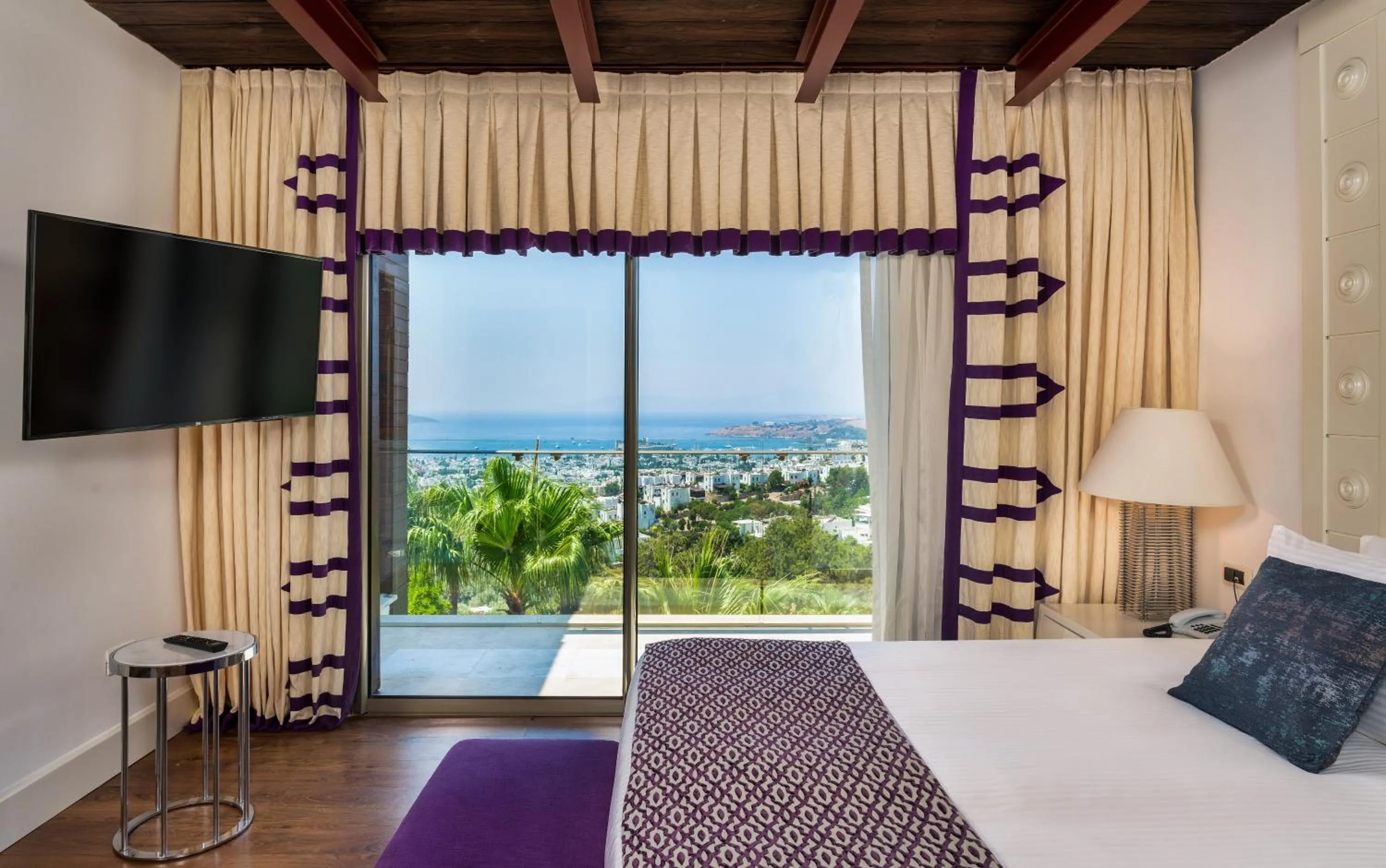 Communal lounge/ TV room, Bed in Hillstone Bodrum Hotel & Spa