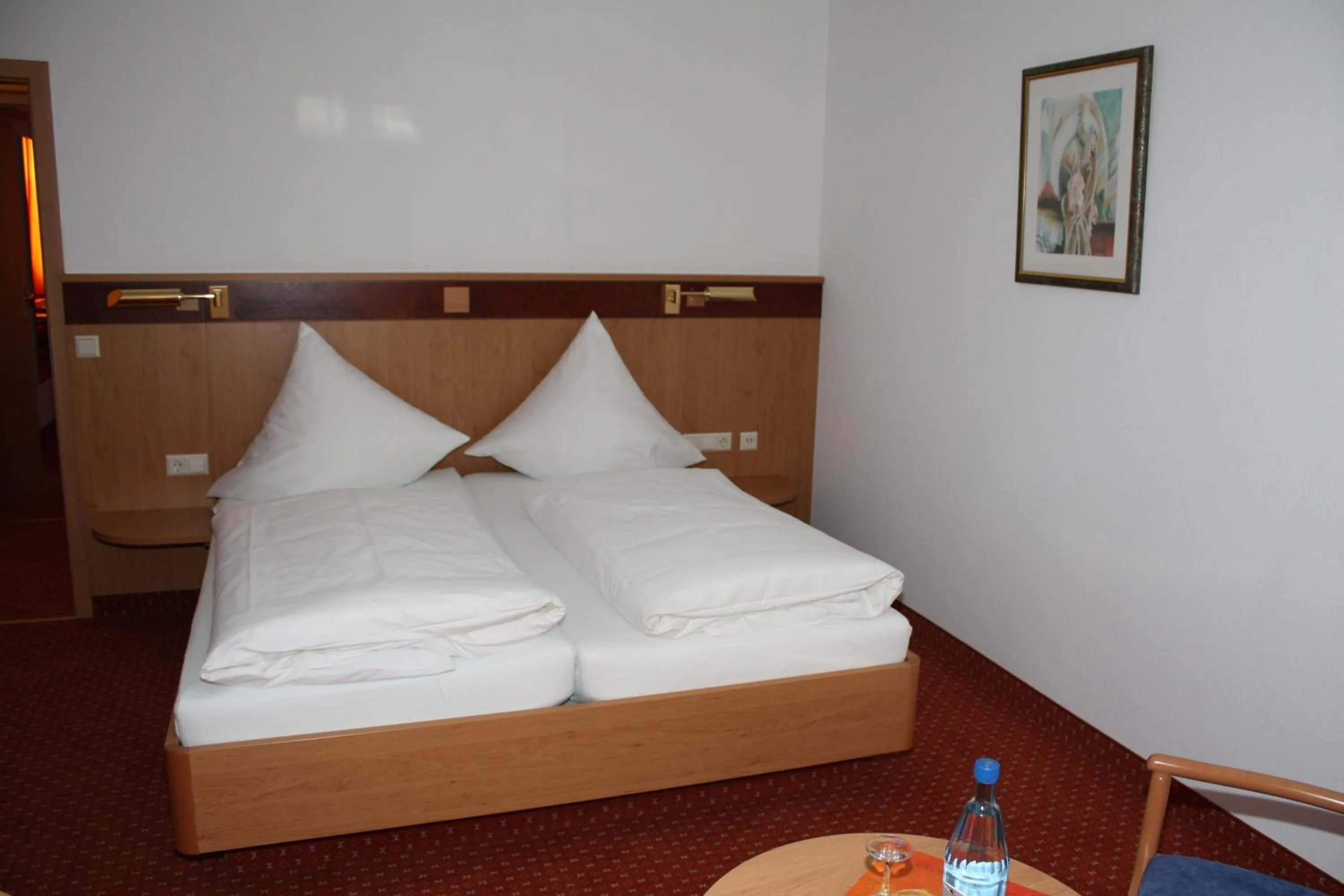 Bed in Hotel & Restaurant Zum Ochsen -Ox Distillery