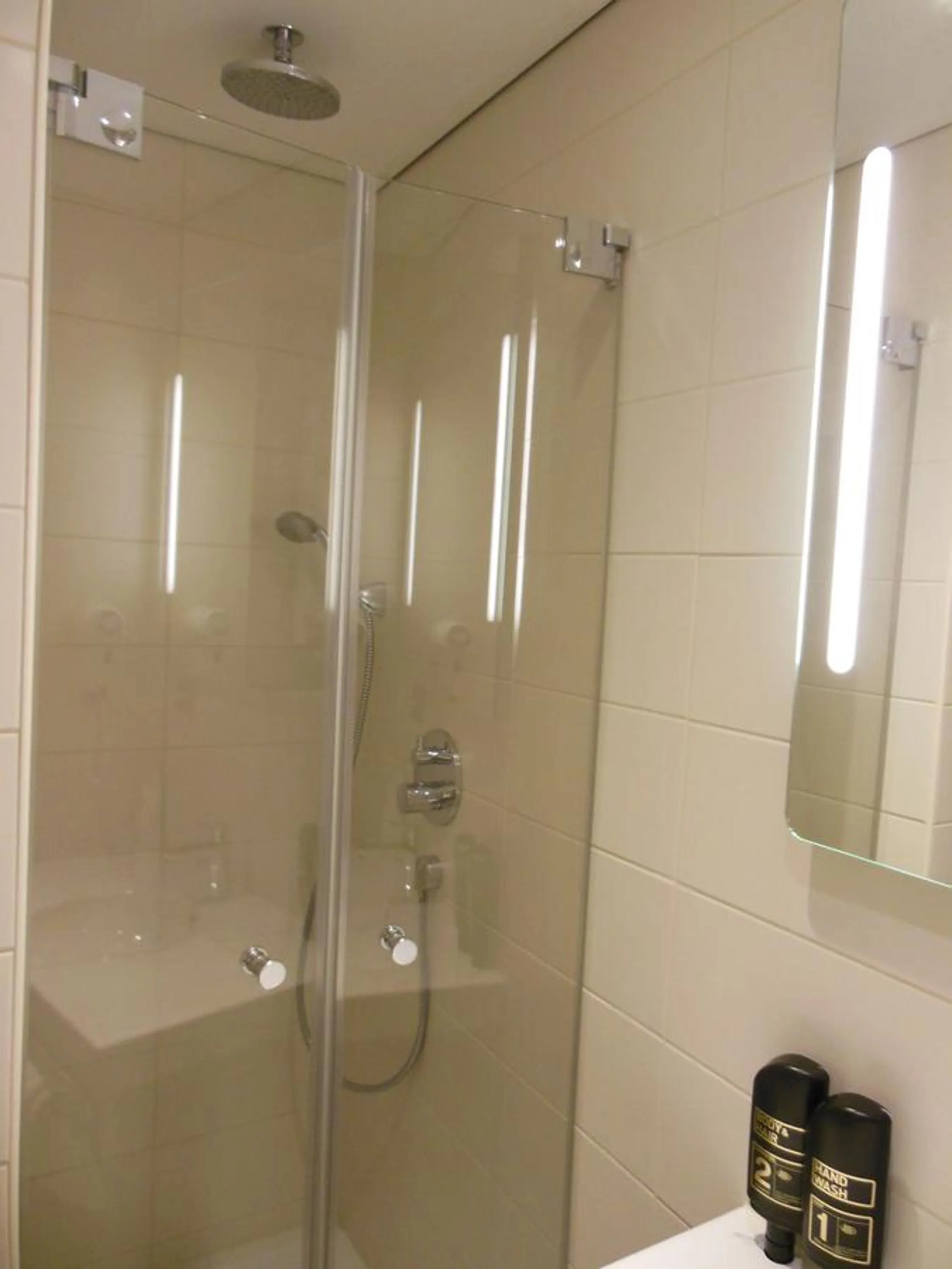 Shower in Hotel & Restaurant Zum Ochsen -Ox Distillery