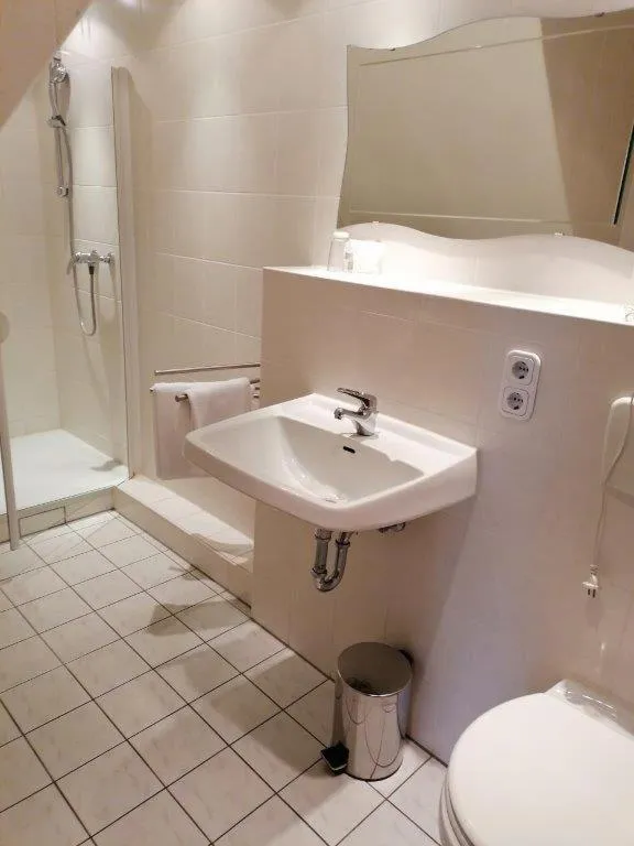 Shower in Landgasthof Niebler