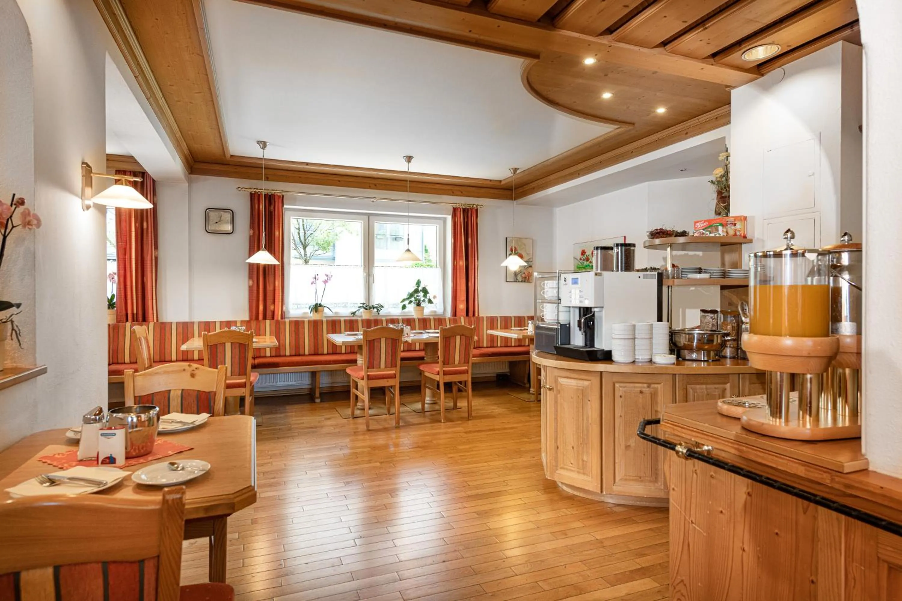 Restaurant/places to eat in Hotel Alpenhof - New Sauna Area