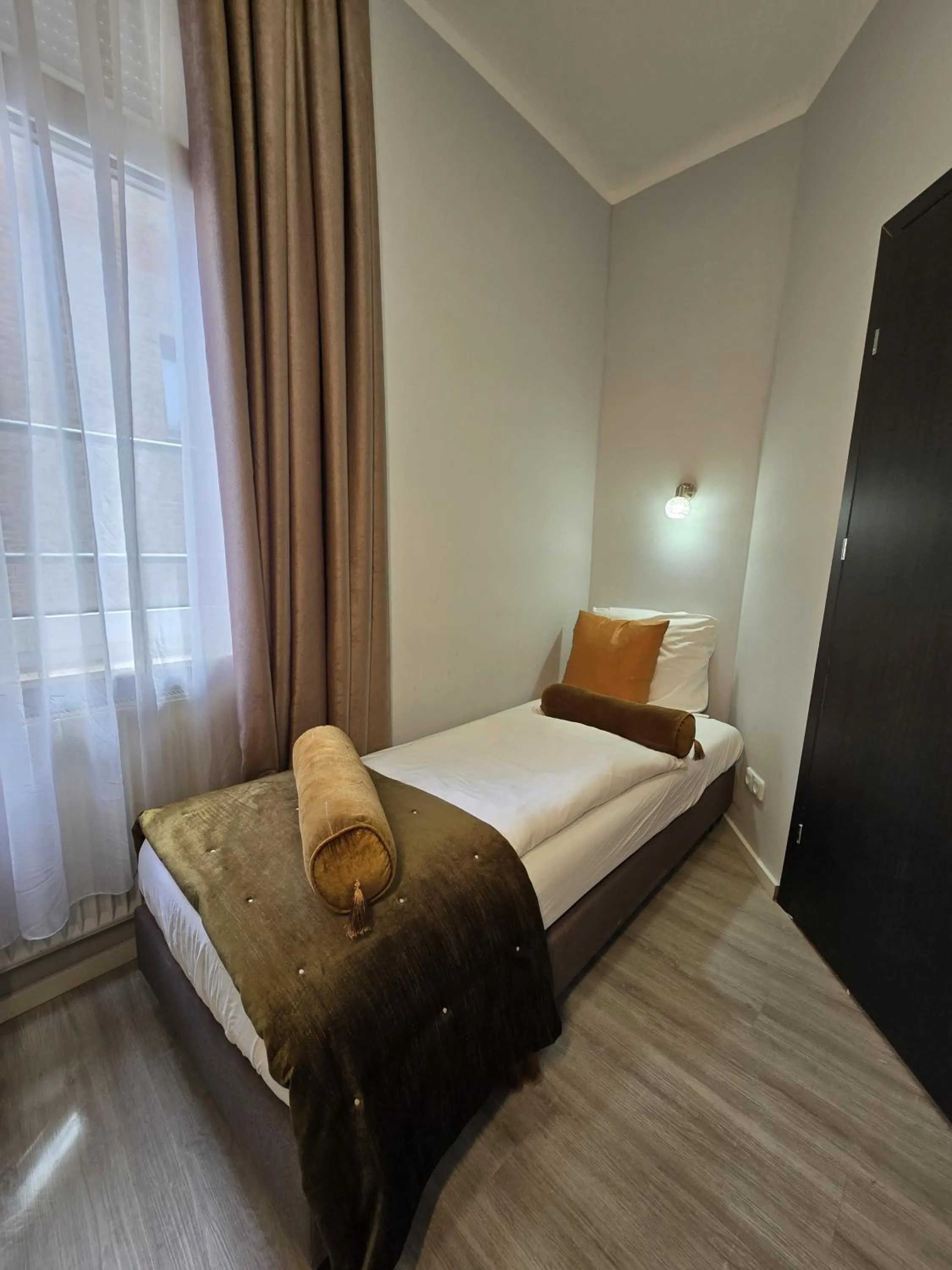 Bed in City Hotel Storch