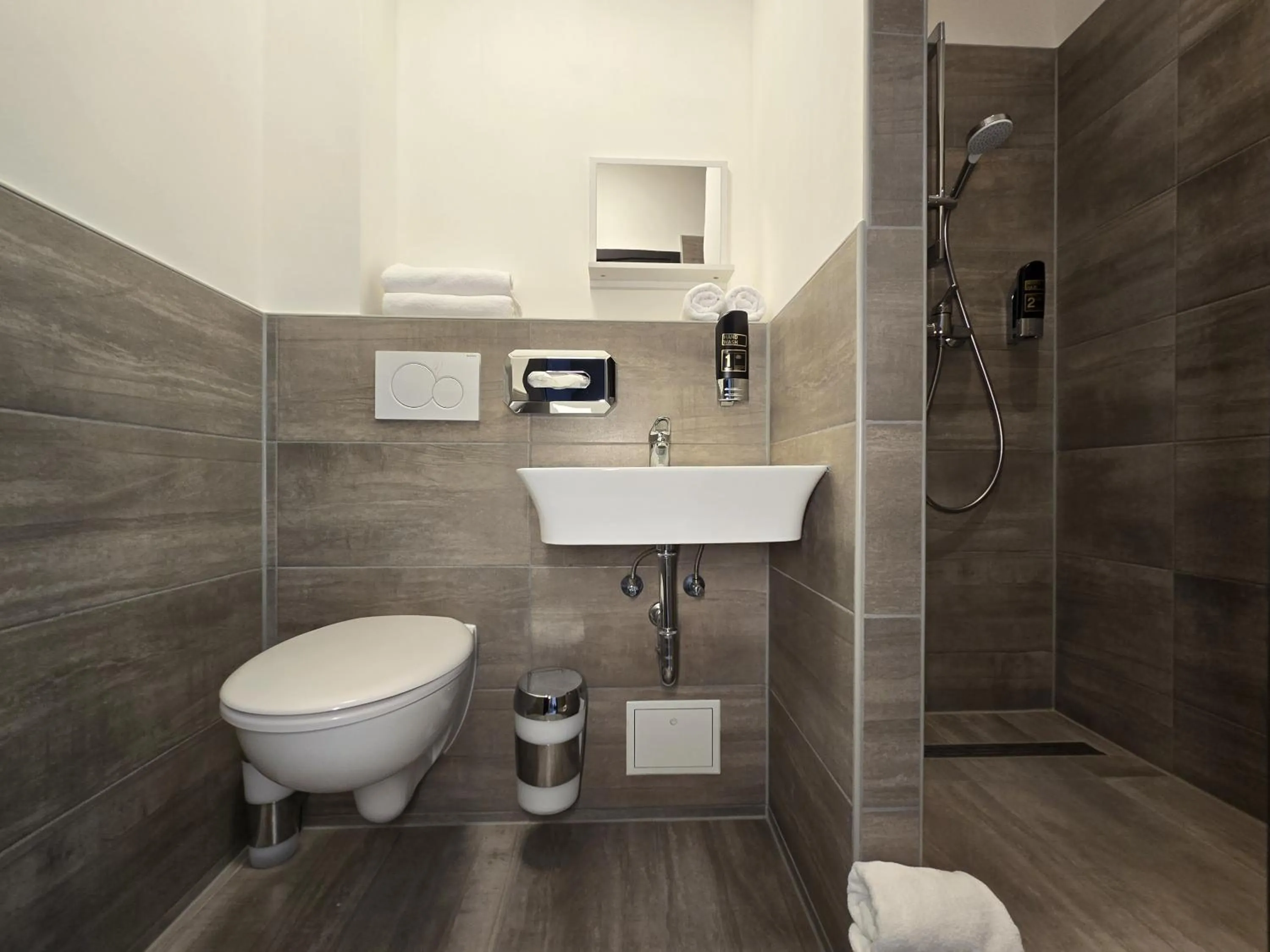 Shower in City Hotel Storch