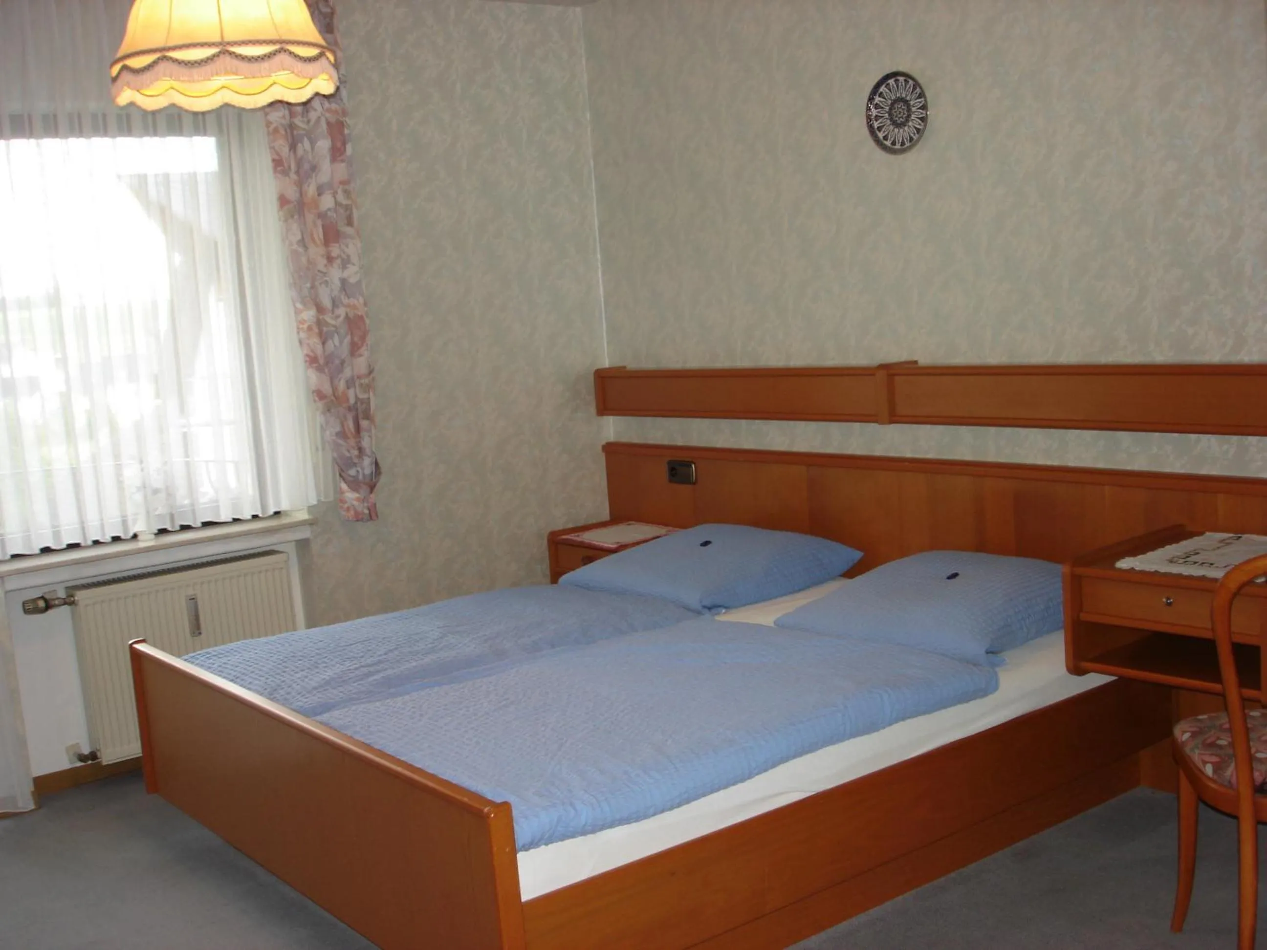 Bed in Hotel zum Rehberg