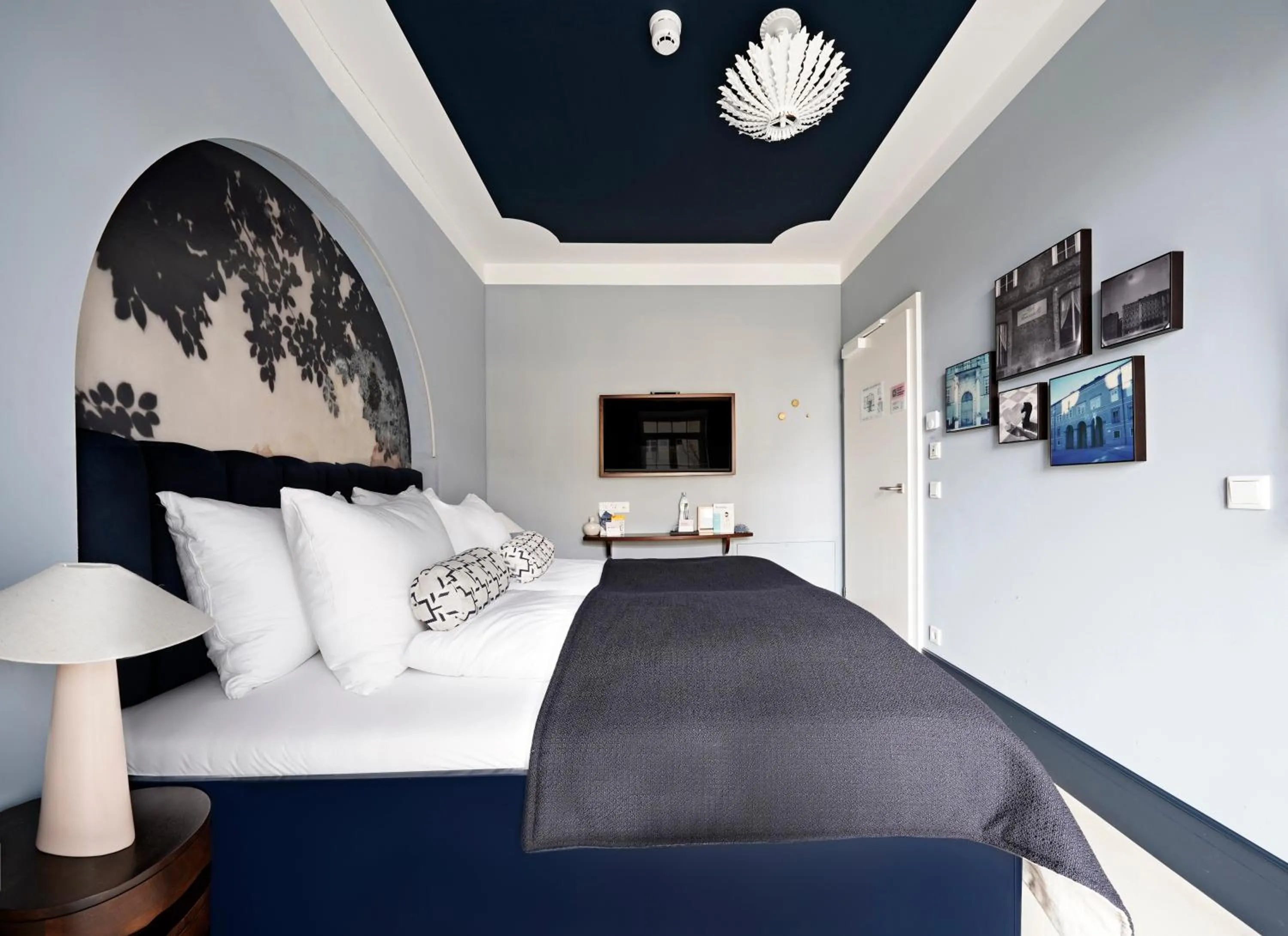 Photo of the whole room, Bed in Numa Salzburg Maximilian