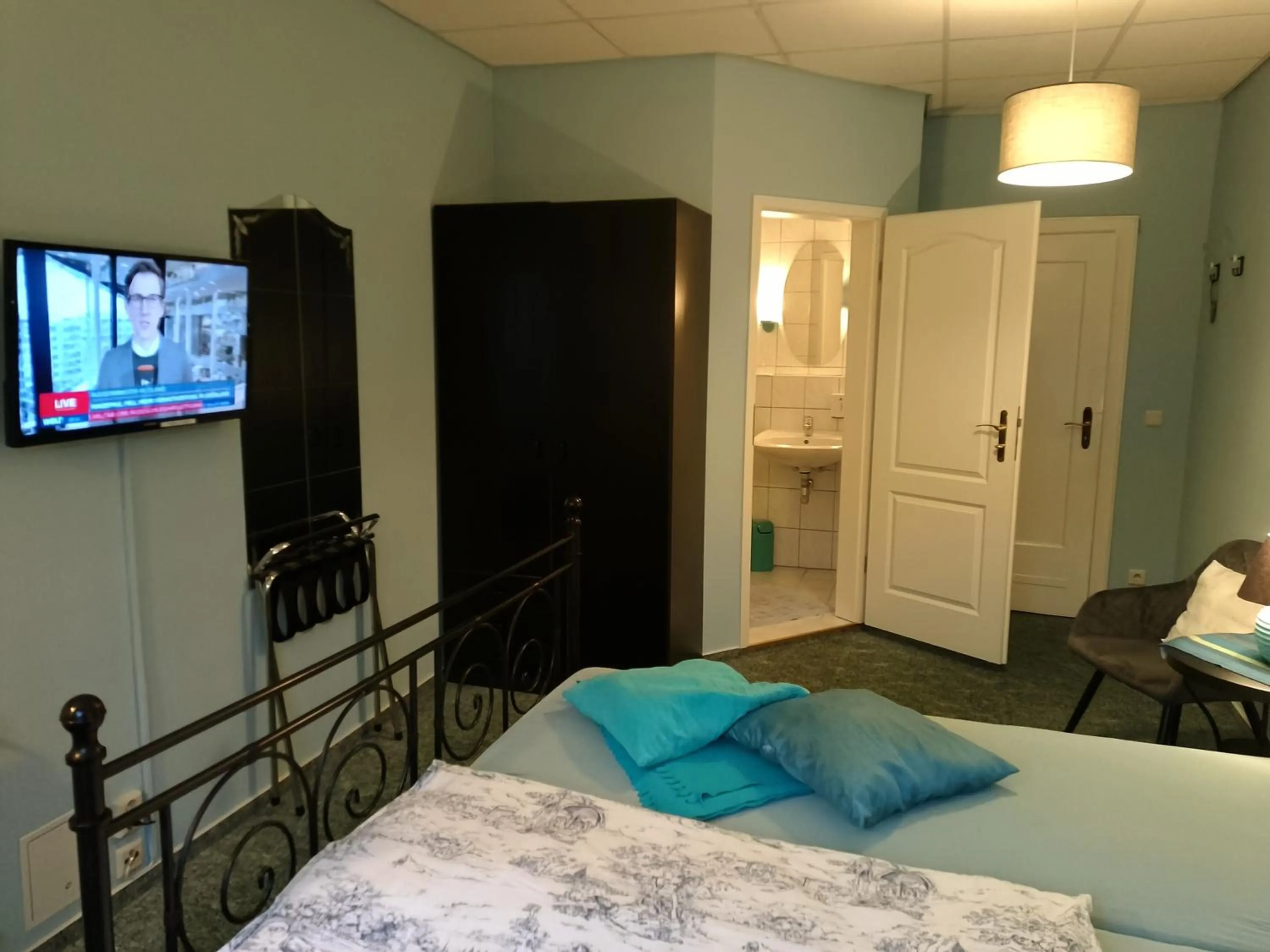 Bedroom, Bed in Hermanns Hotel Zum Goldenen Stern