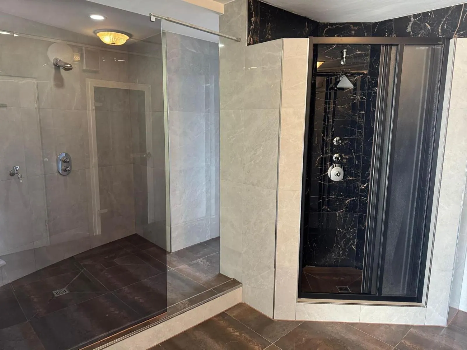 Swimming pool in Concorde Hotel Siegen