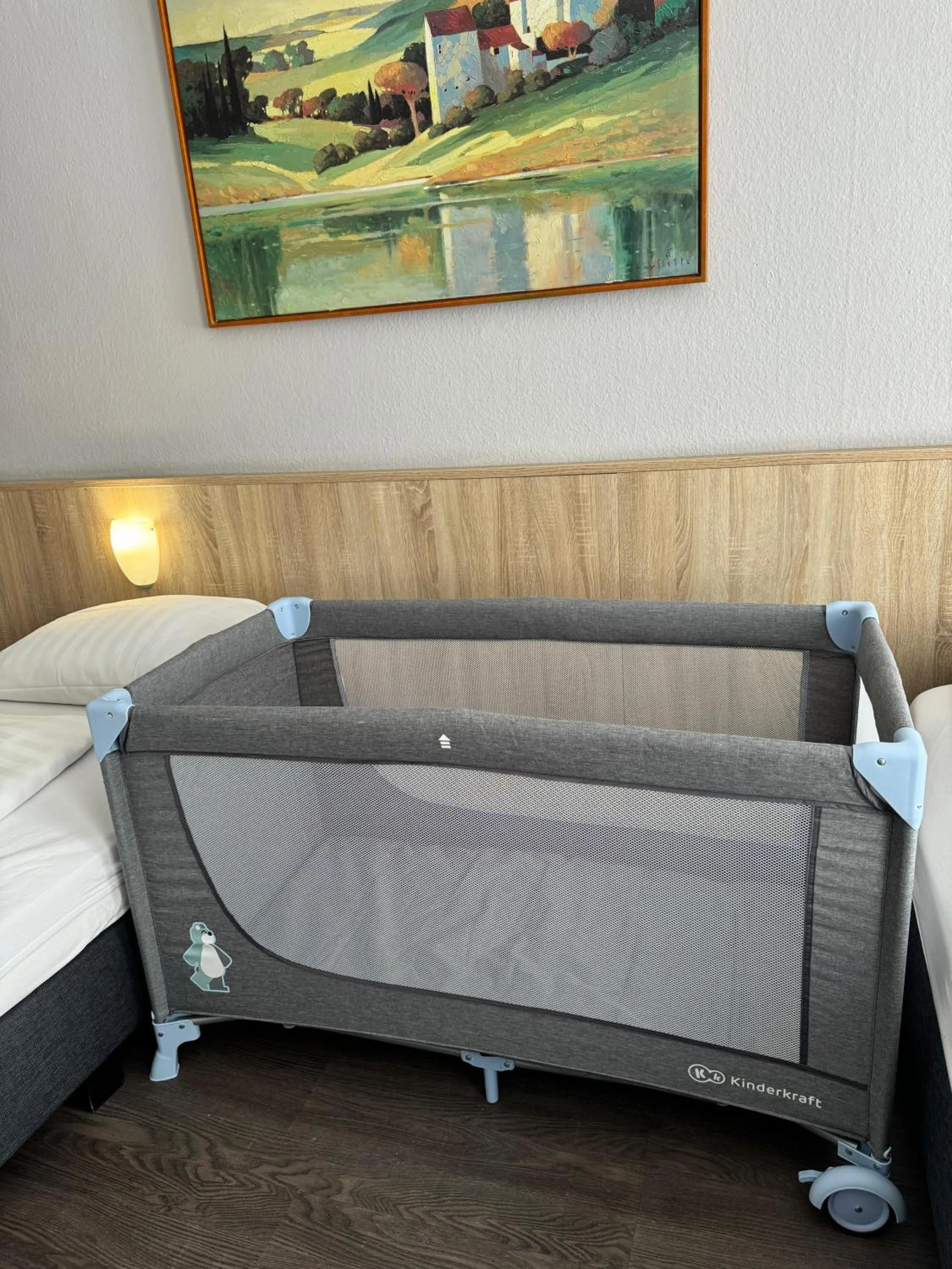 cot, Bed in Hotel Kieler Hof - Hamburg Central Station