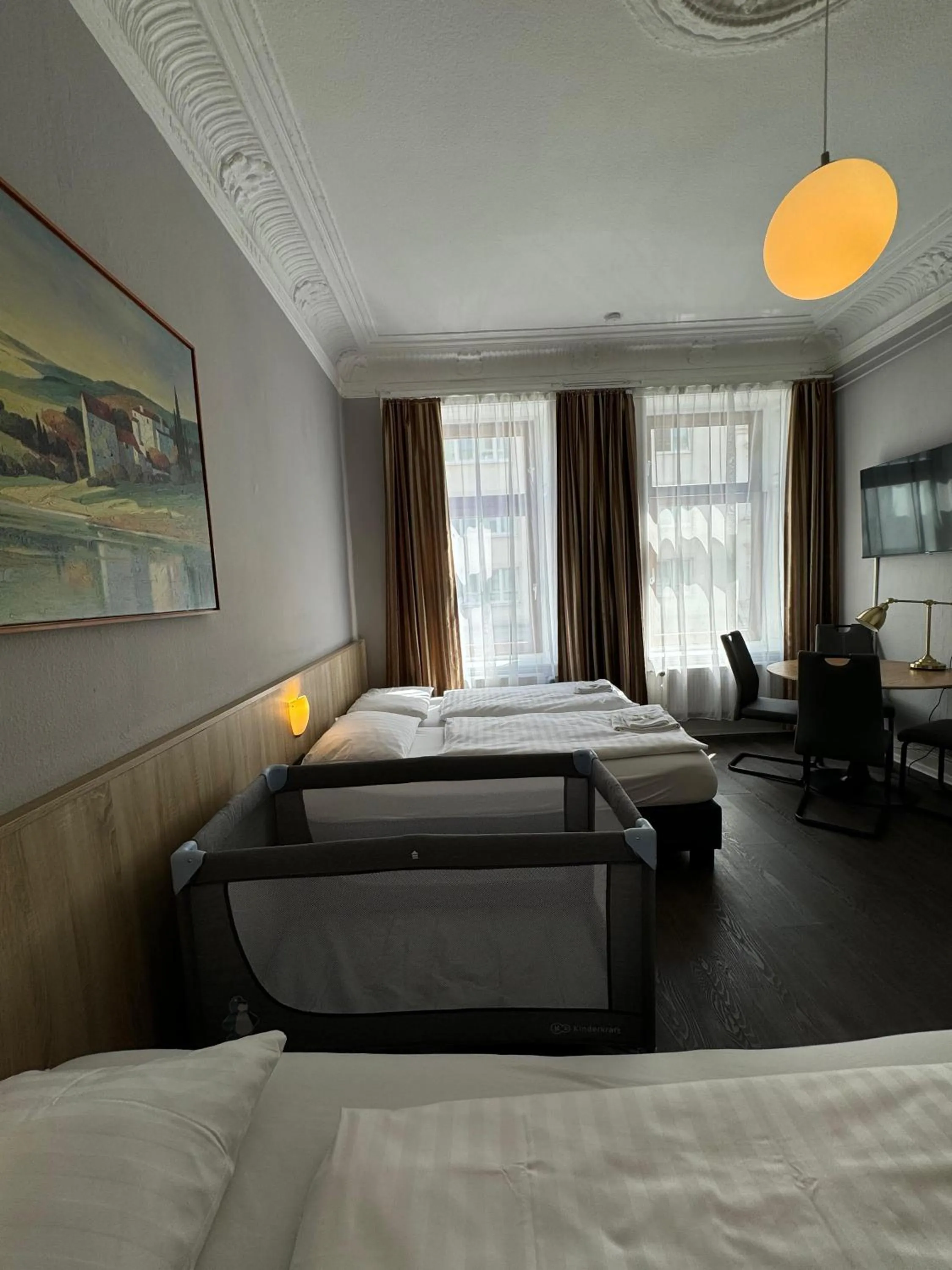 cot, Bed in Hotel Kieler Hof - Hamburg Central Station