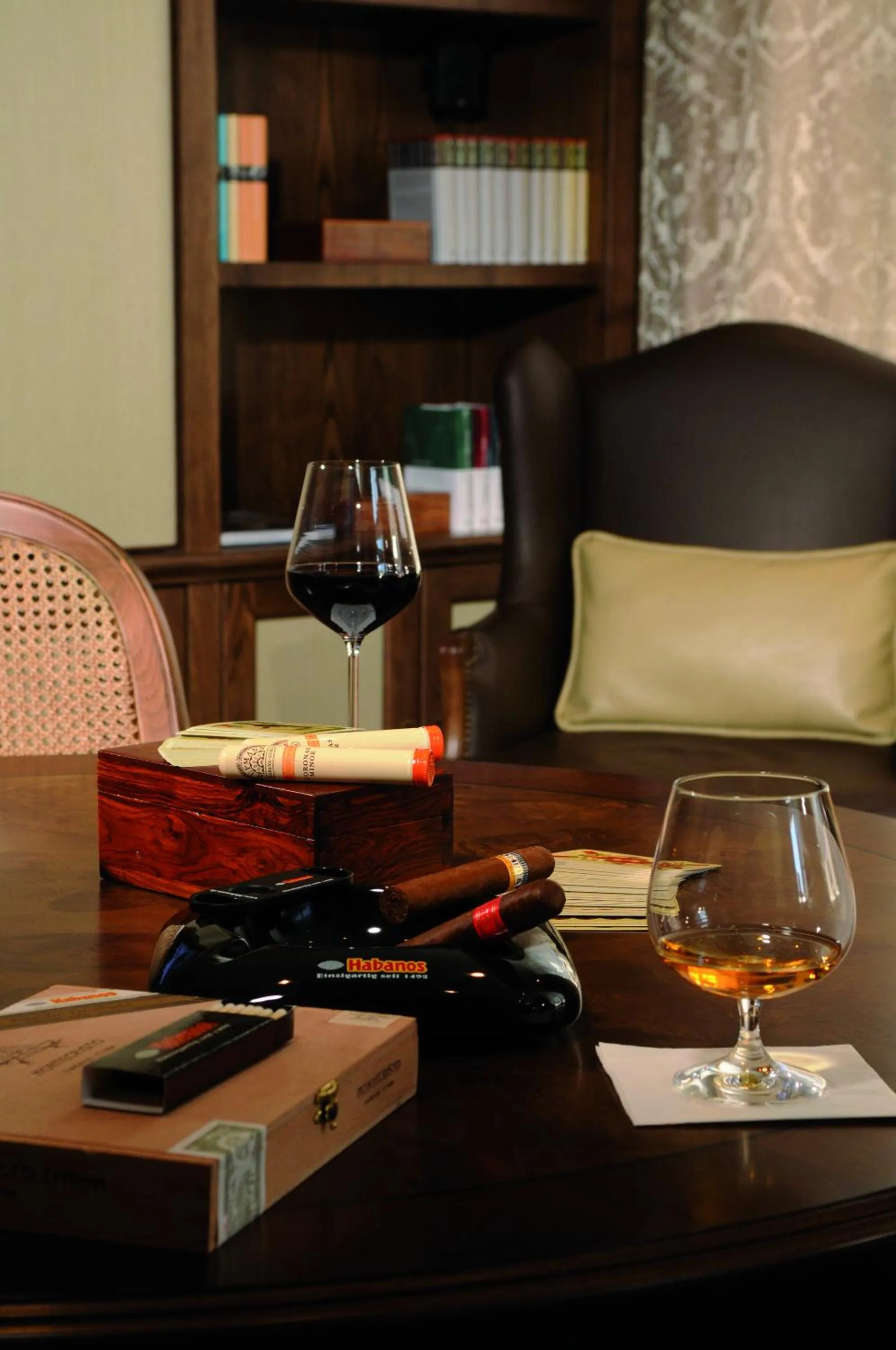 Communal lounge/ TV room in Best Western Plus Hotel StadtPalais