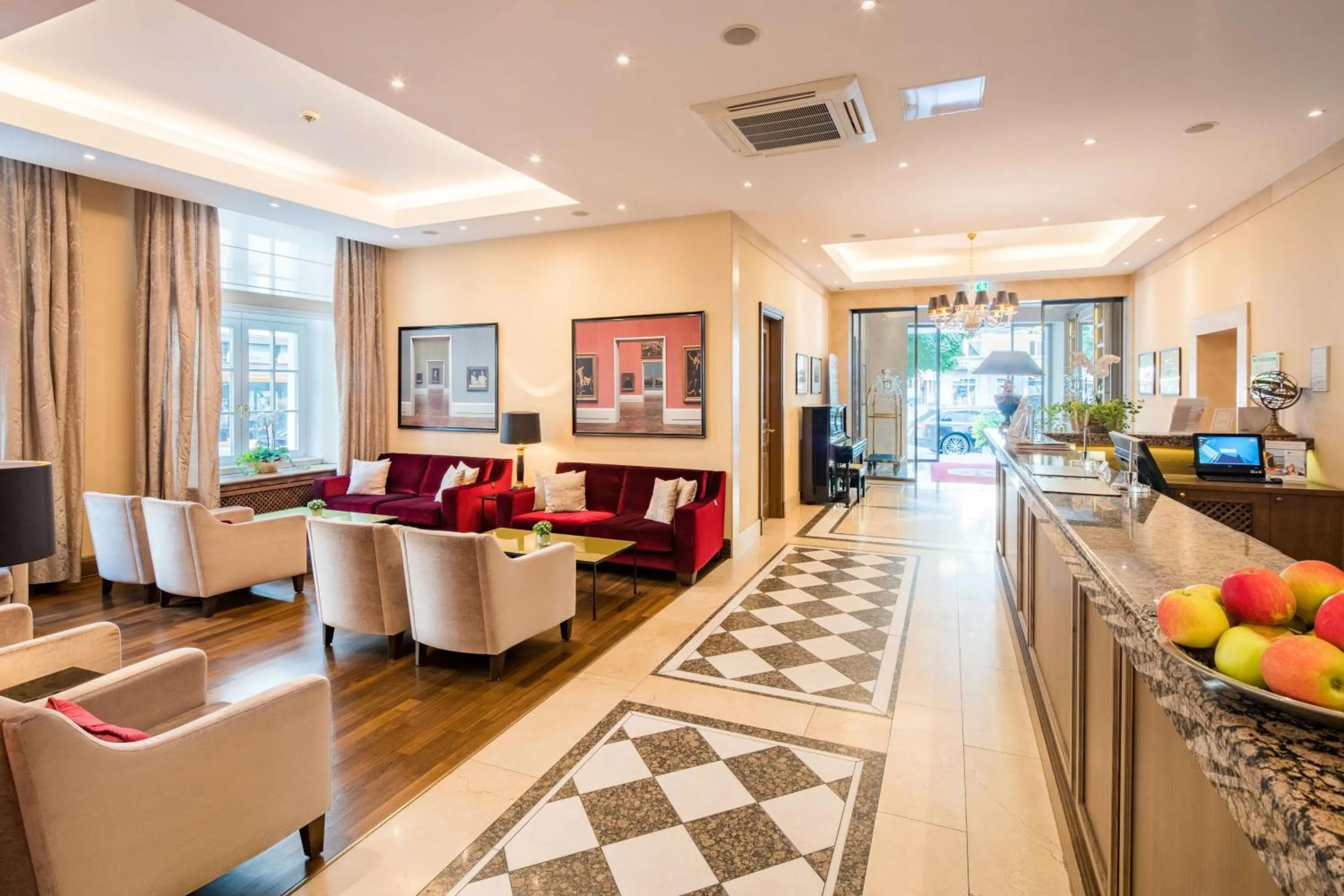 Lobby or reception in Best Western Plus Hotel StadtPalais