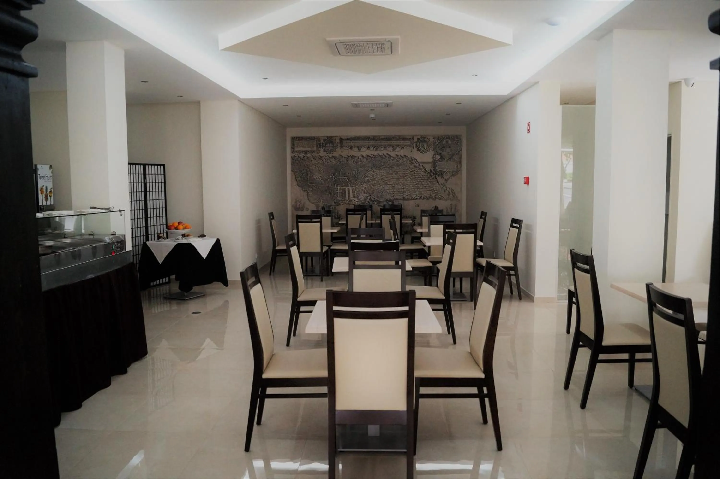 Dining area in Angra Central Hotel
