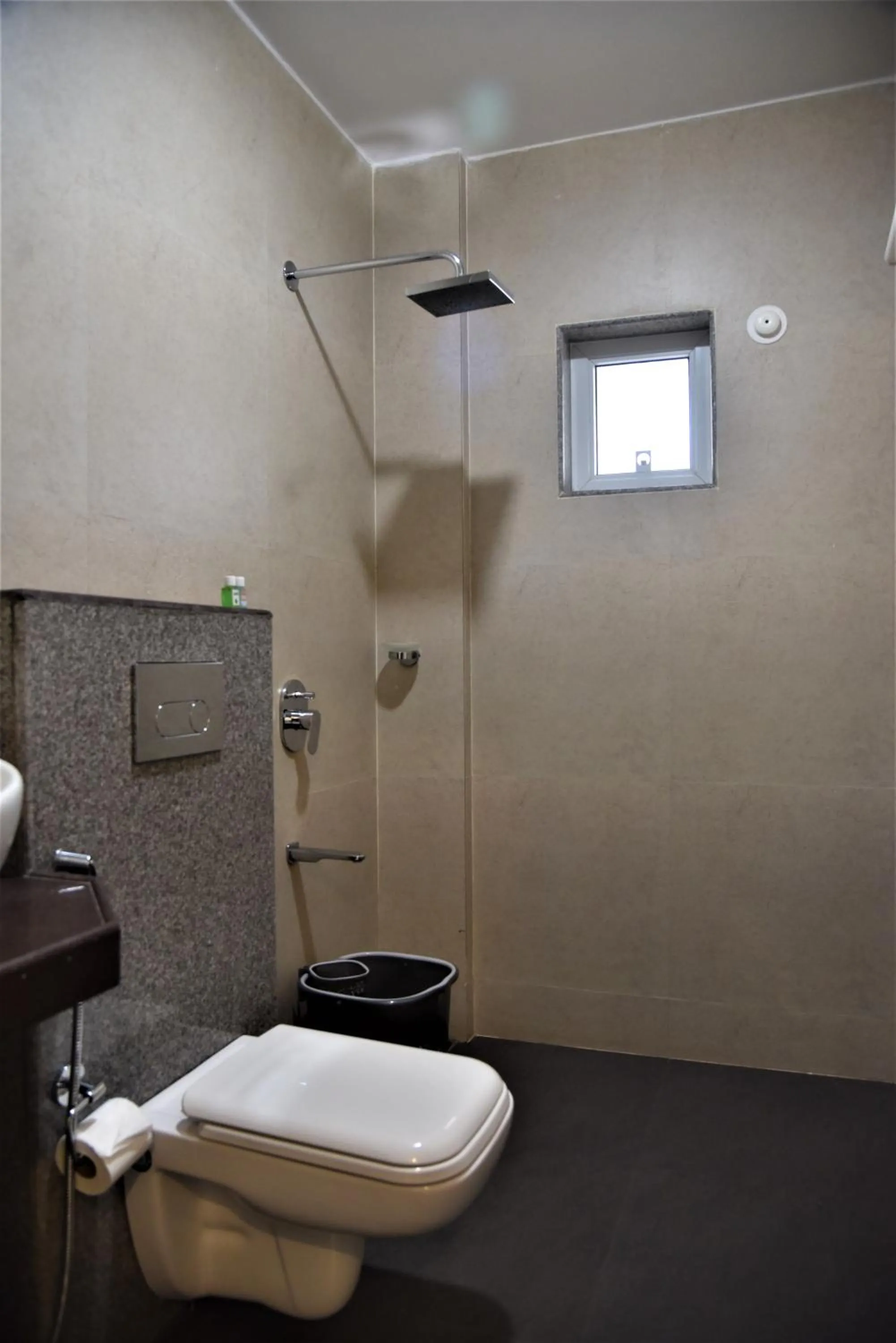 Shower in Aaria Hills