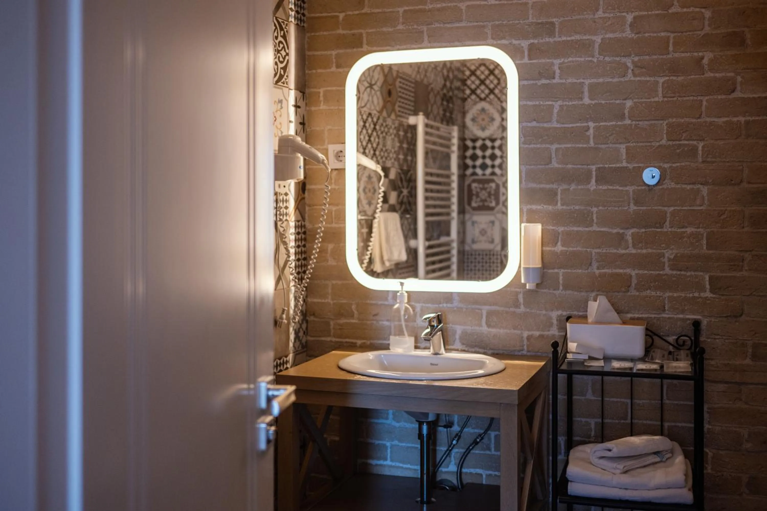 Bathroom in compleX living aparthotel
