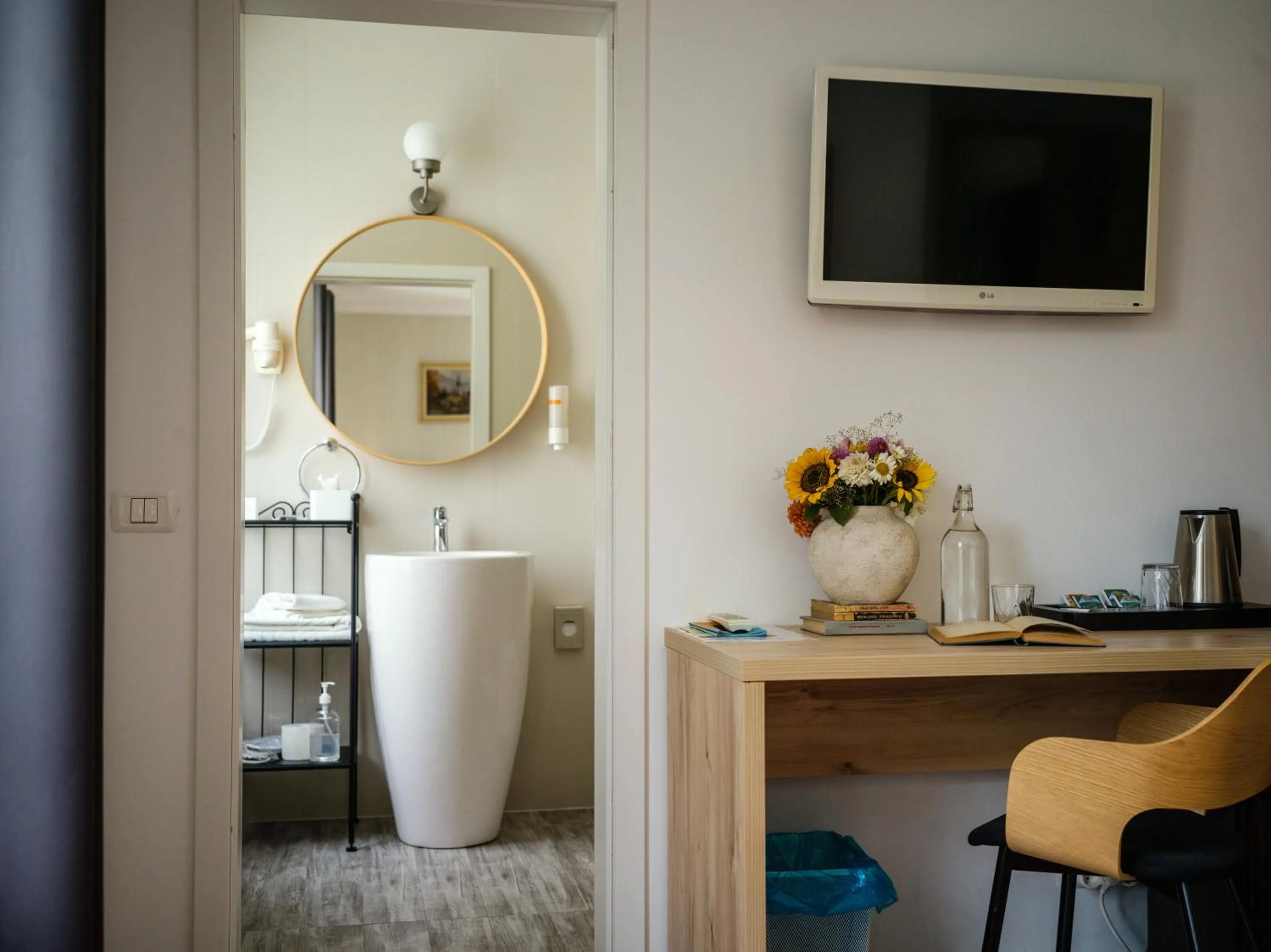 TV and multimedia in compleX living aparthotel