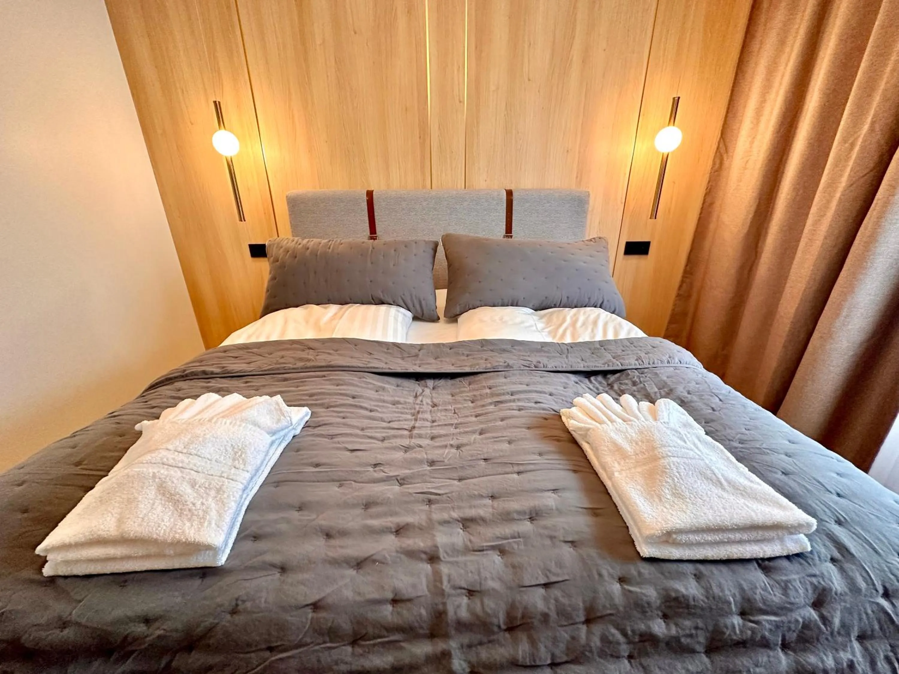 Bedroom, Bed in Big River Camp Hotel & Spa