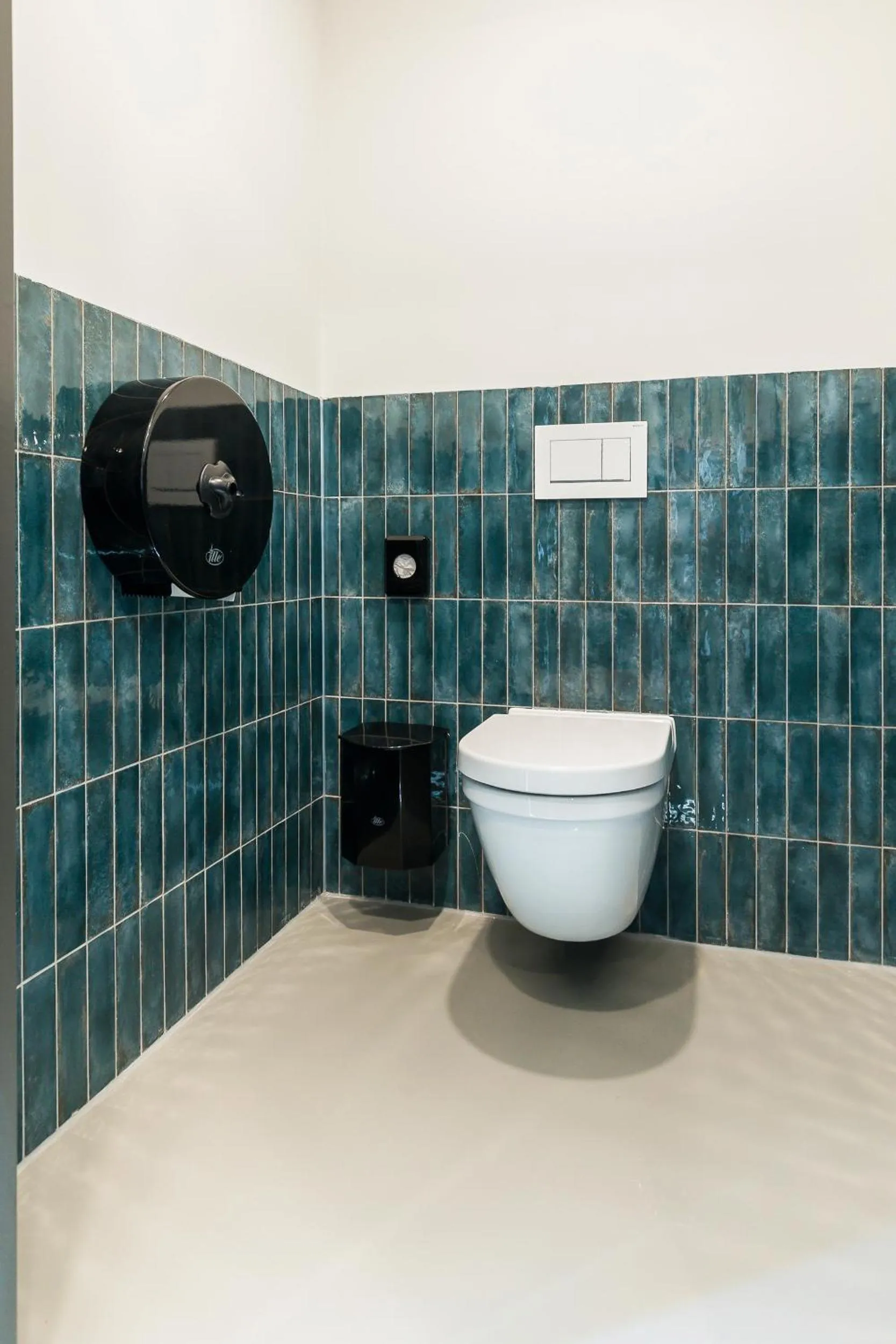 Toilet in THIS HO(S)TEL